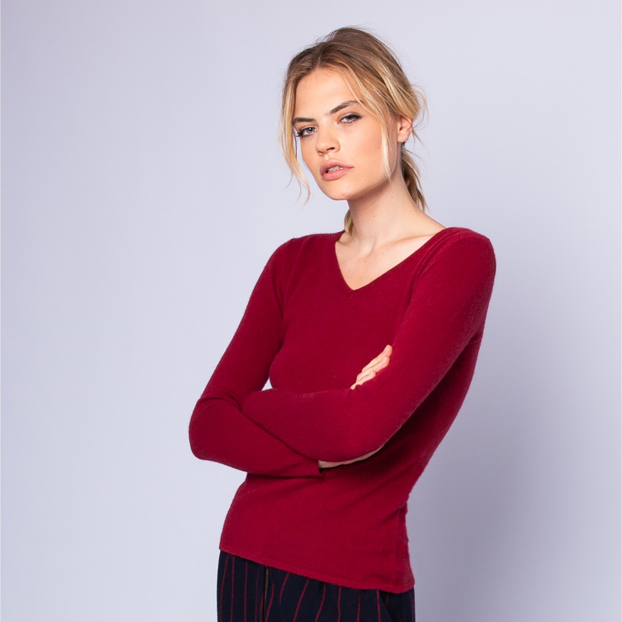 Pull col V en cachemire intemporel - Eniva 6384 rouge cerise - 20 rouge foncé