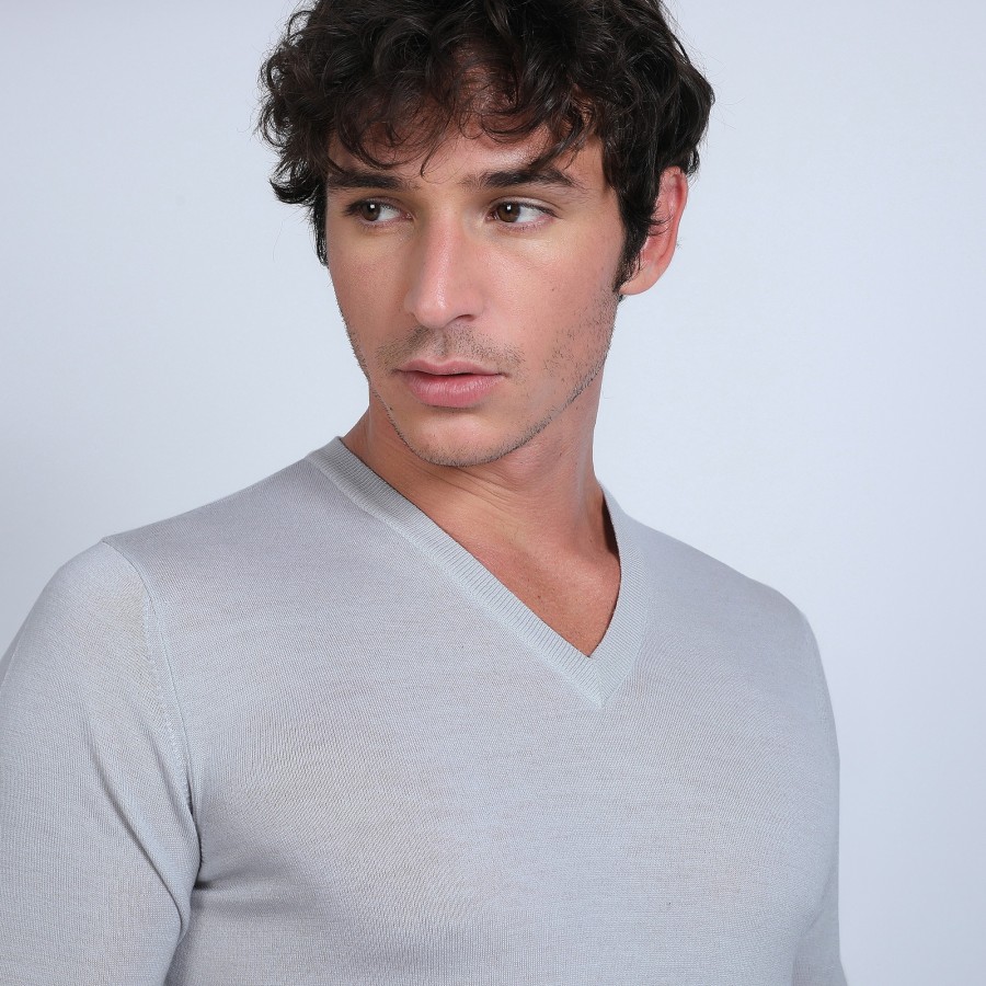 V-neck jumper in merino wool - Elmo