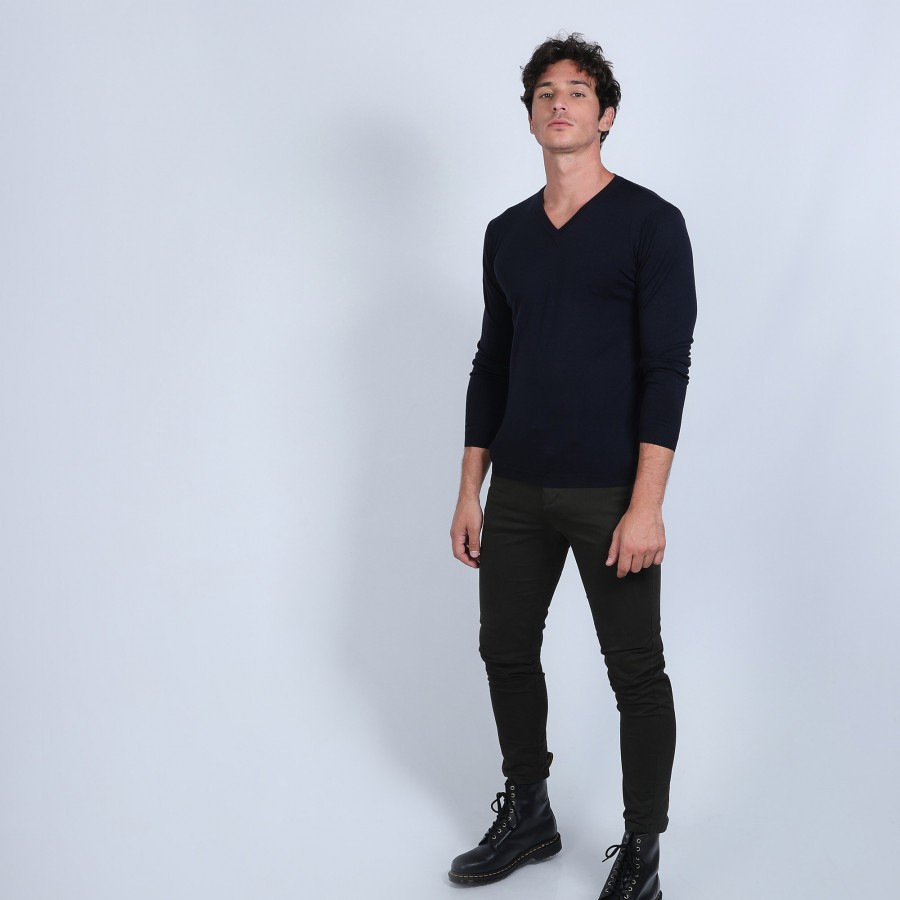 V-neck jumper in merino wool - Elmo
