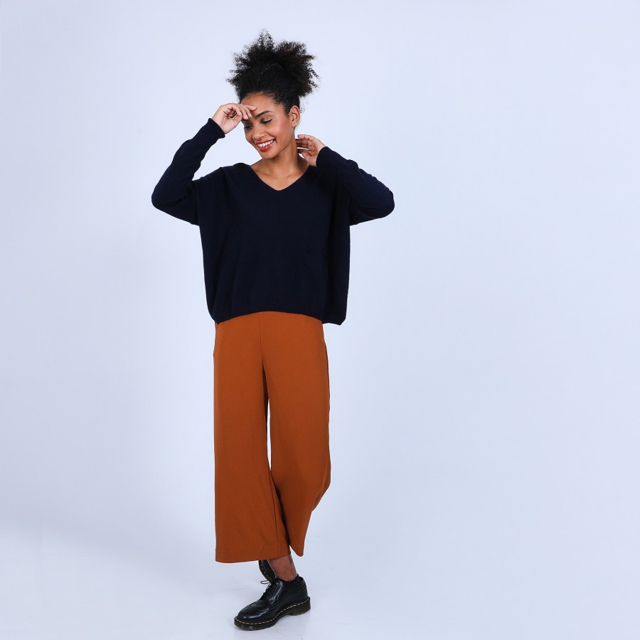 Suéter curto de cashmere com decote em V e bolsos - Balba