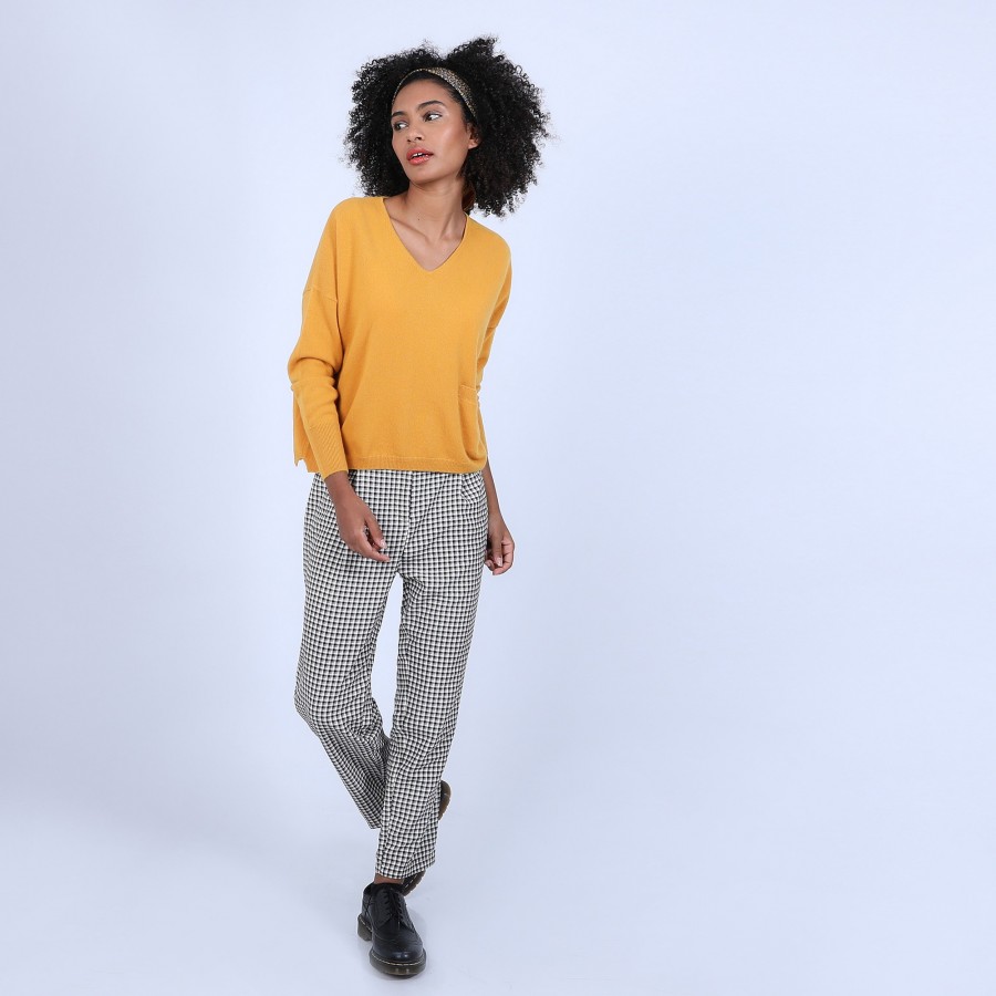 Suéter curto de cashmere com decote em V e bolsos - Balba