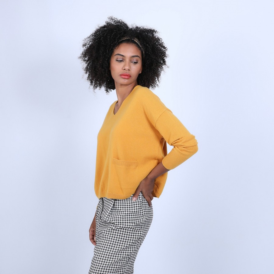 Suéter curto de cashmere com decote em V e bolsos - Balba