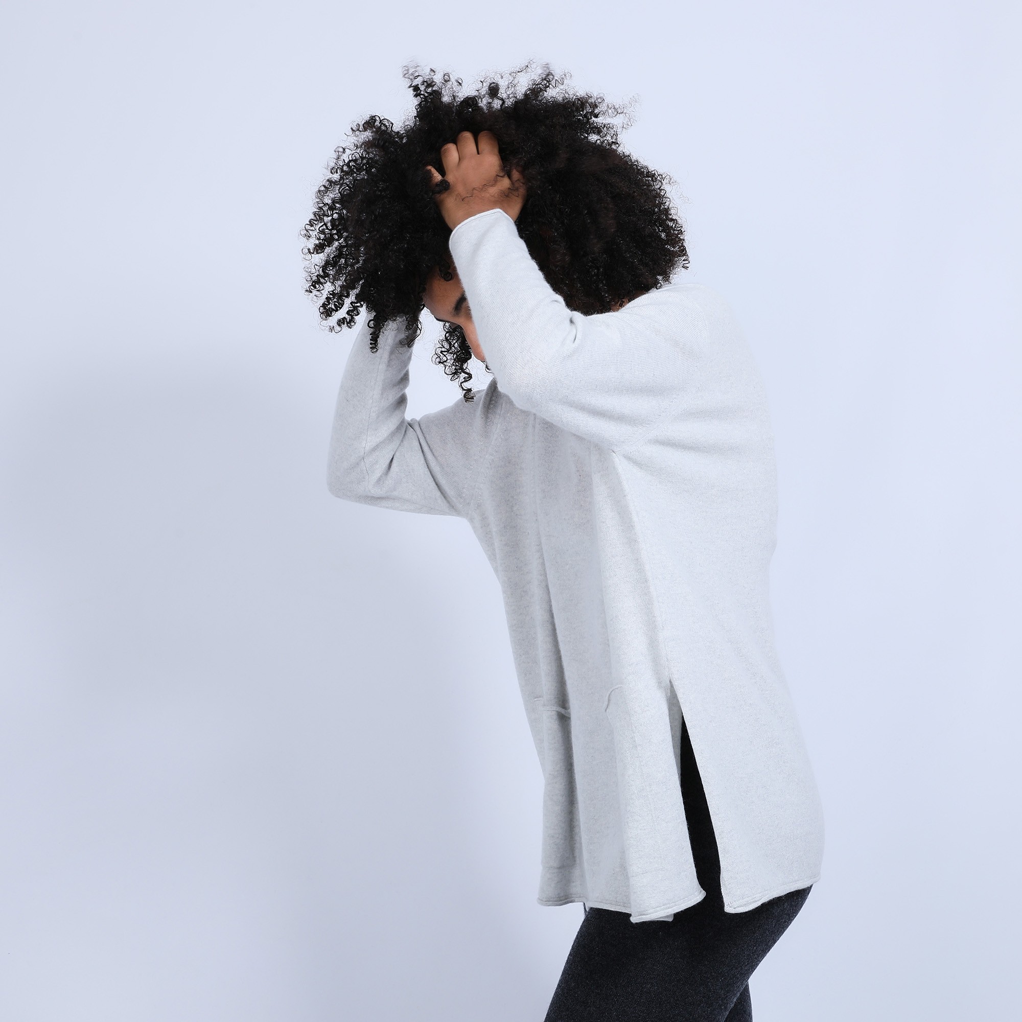 Pull en cachemire ample col V - Olyvia 6612 gris clair - 11 Gris clair