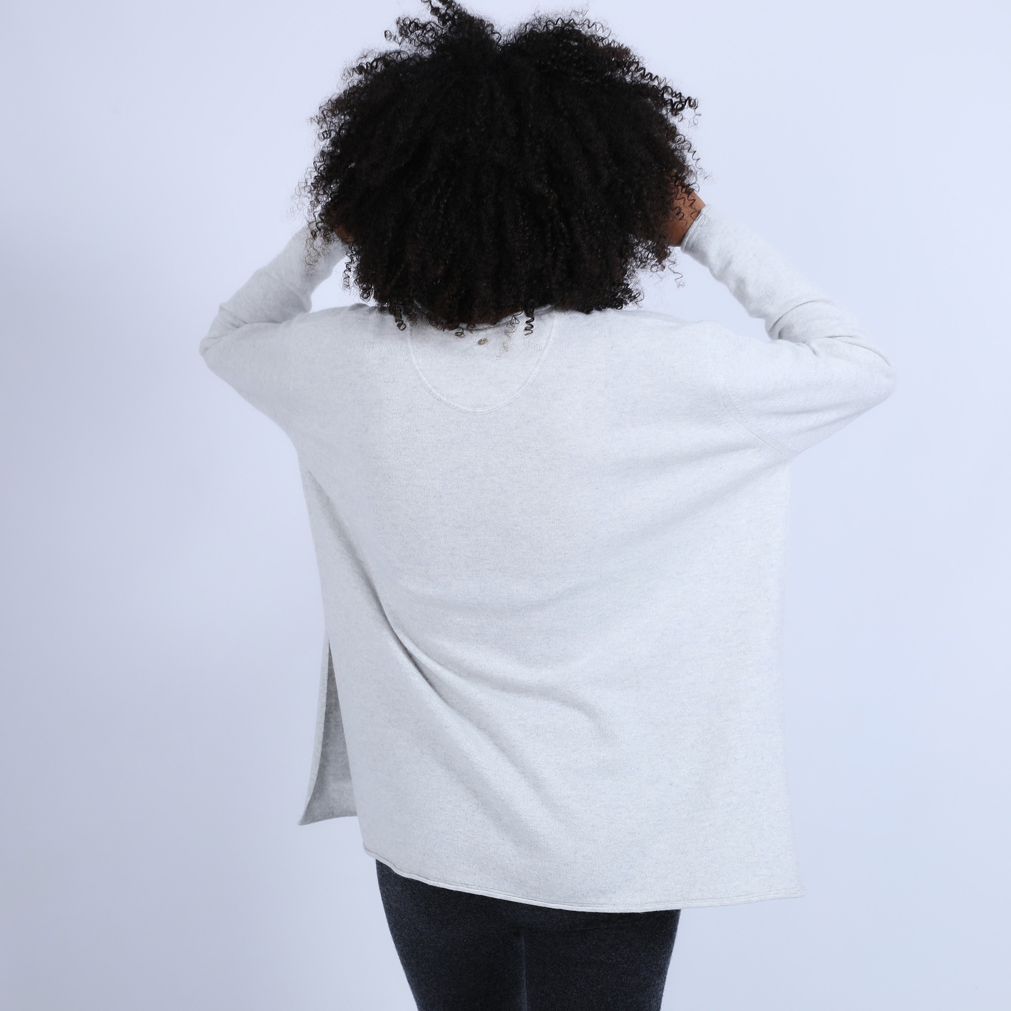 Pull en cachemire ample col V - Olyvia 6612 gris clair - 11 Gris clair