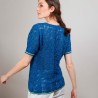T-shirt tricoté en maille crochet - Claus 6995 azur/pollen - 06 Bleu moyen