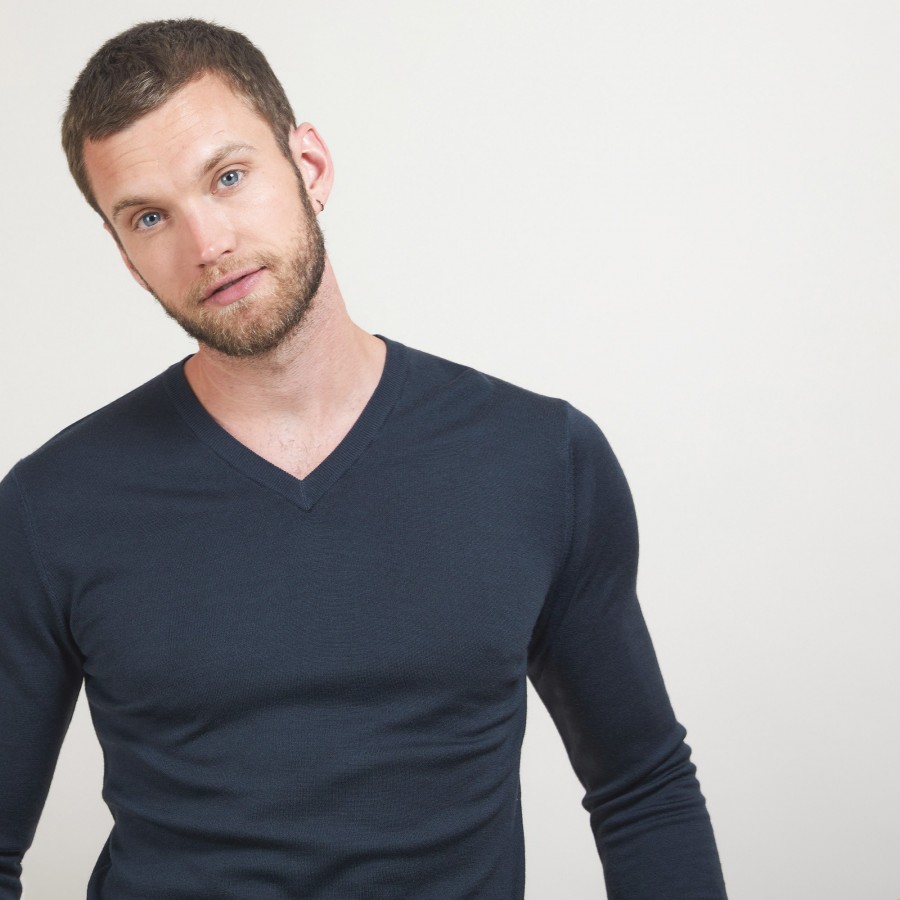 V-neck jumper in merino wool - Elmo