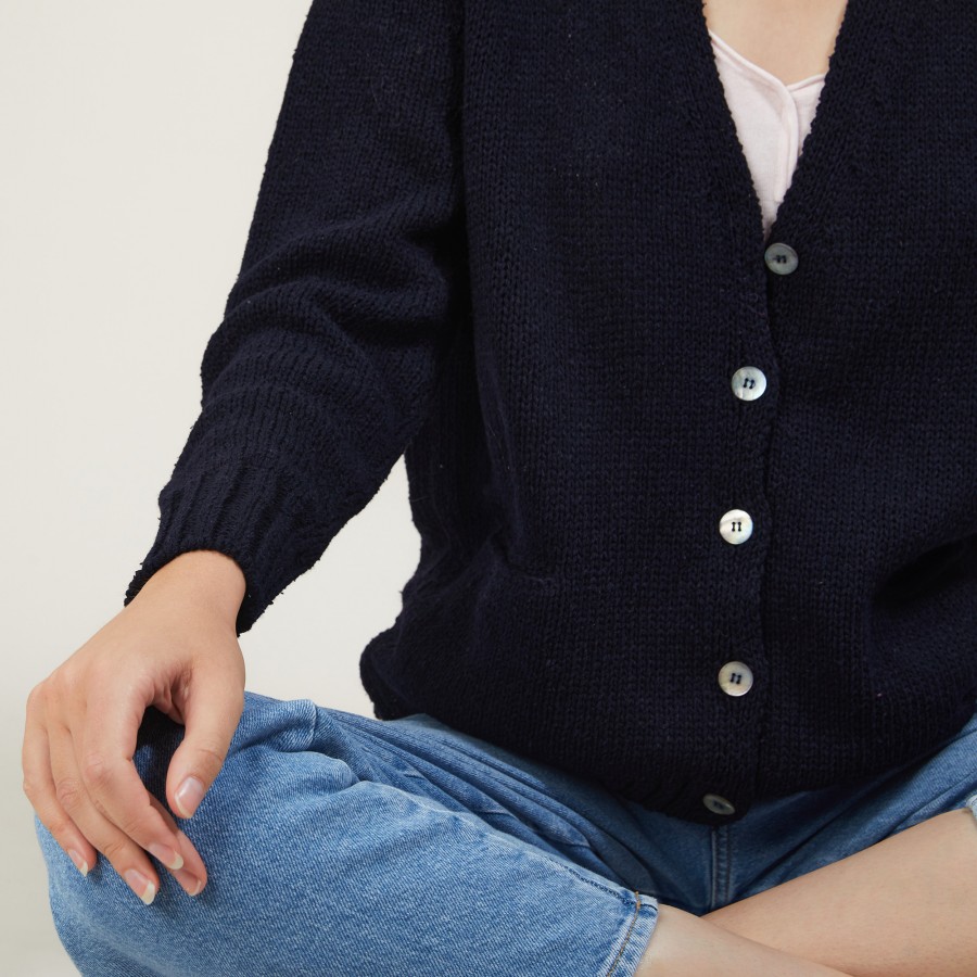 Cardigan de lã e seda com decote em V - Resenha