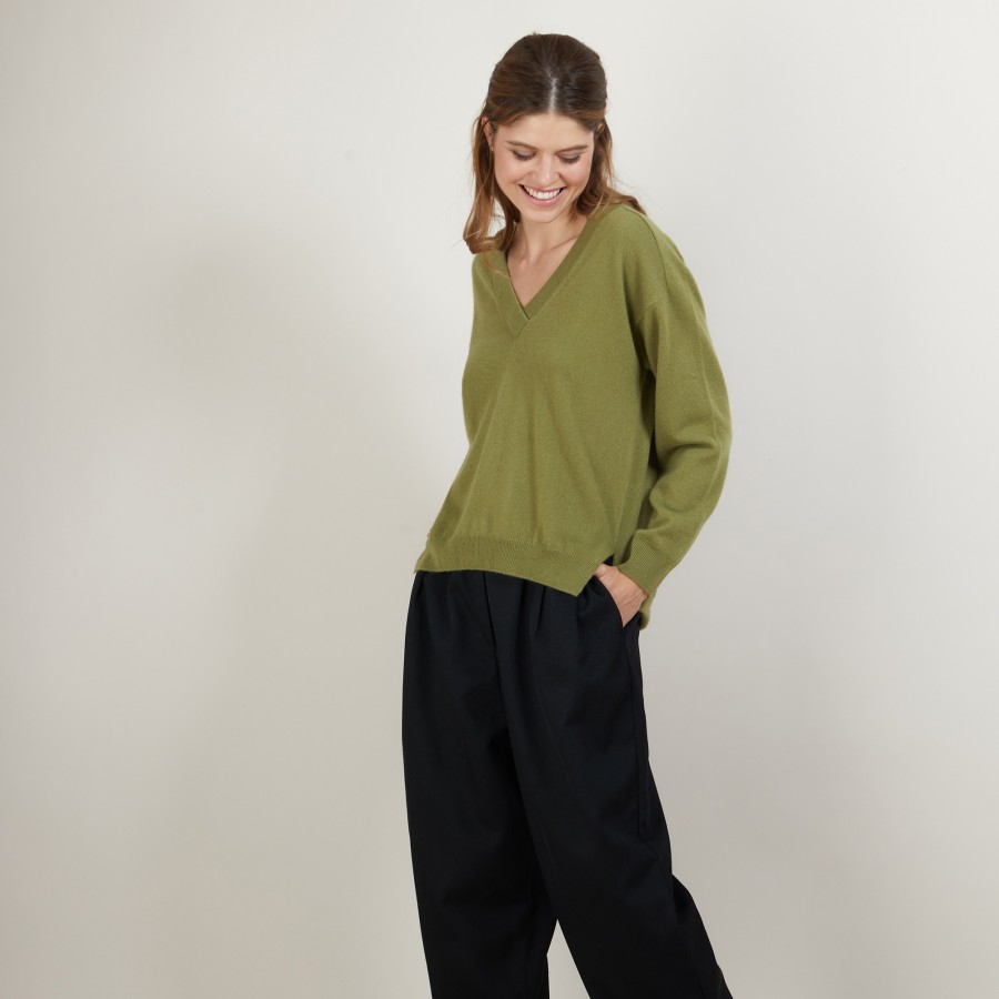 Suéter de cashmere com decote em V e fendas - Barnabe