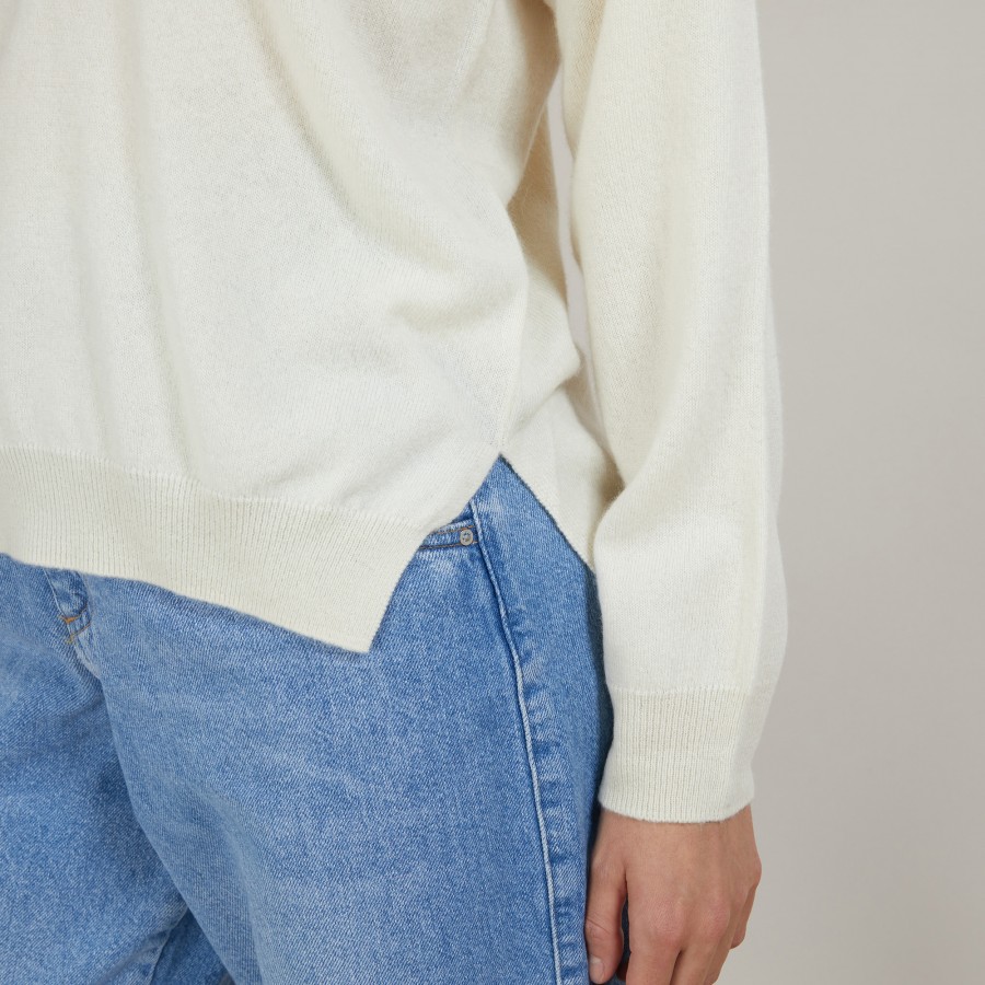 Suéter de cashmere com decote em V e fendas - Barnabe