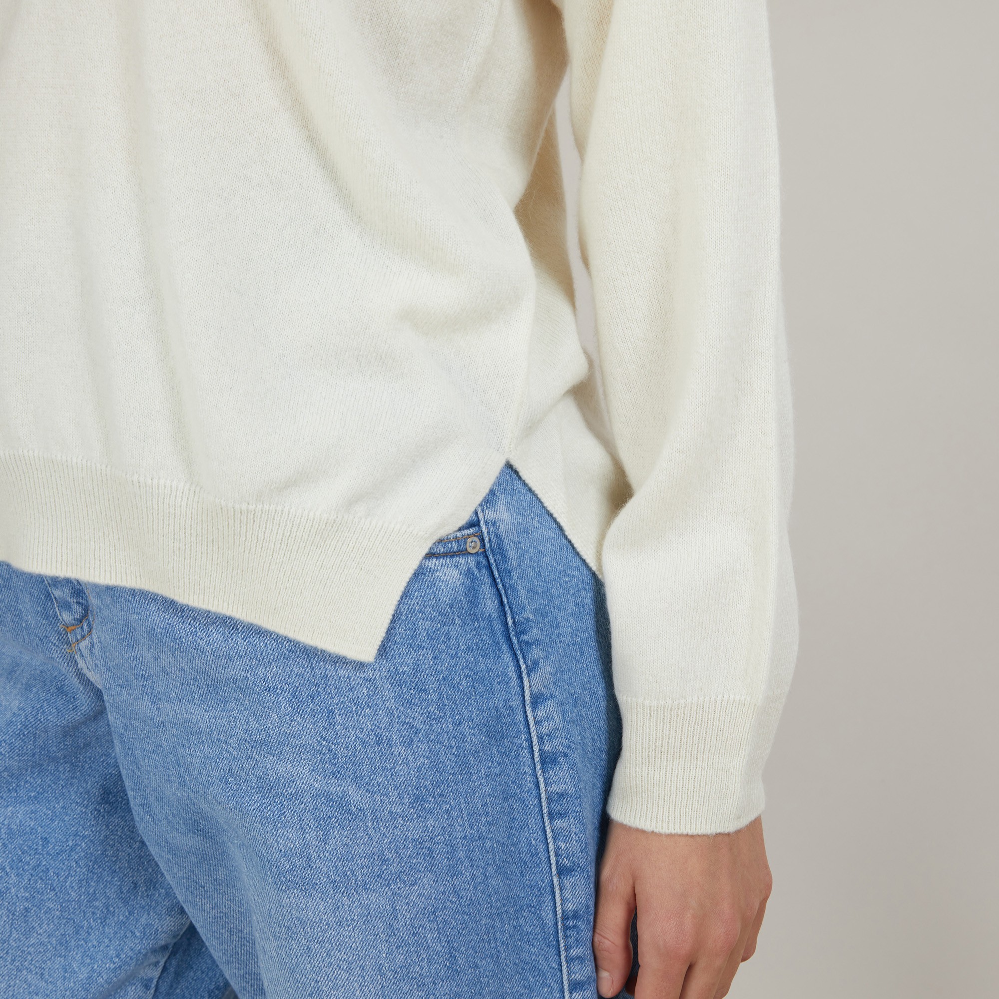 Cashmere V-neck sweater with slits - Barnabe