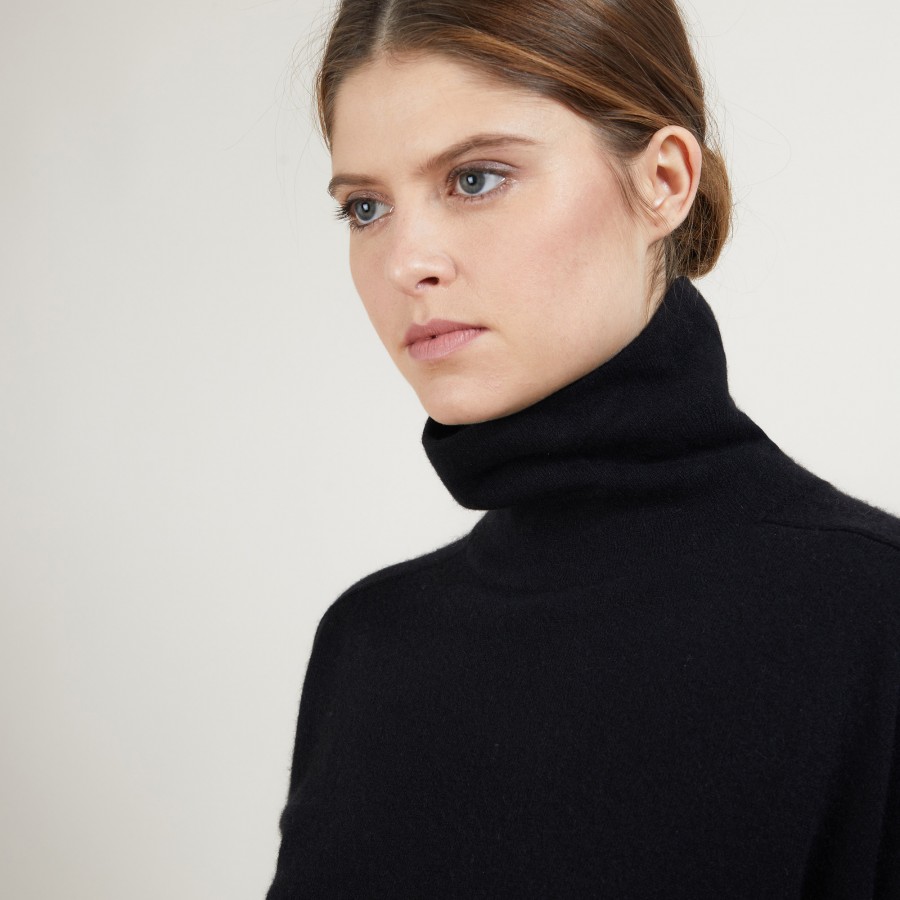 Cashmere turtleneck sweater with hammer armholes - Beverlie