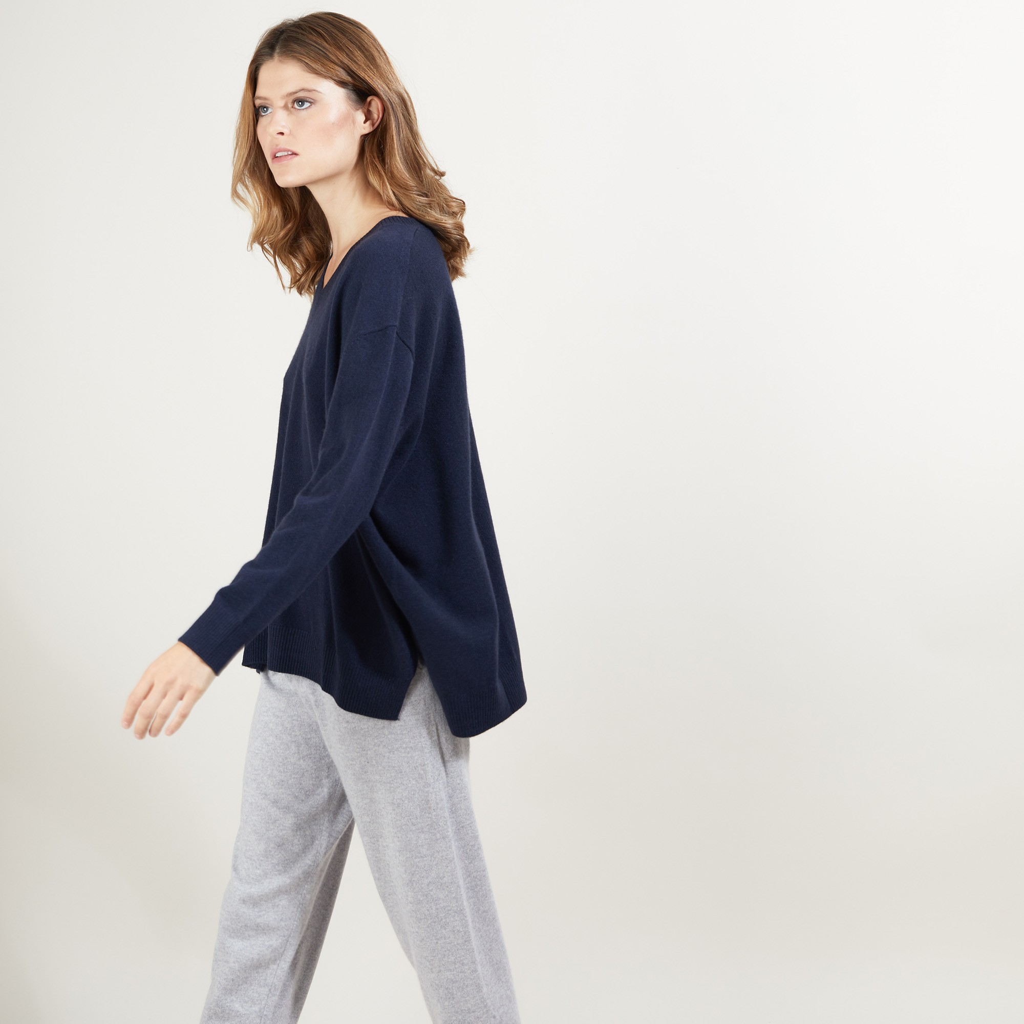 V-neck cashmere sweater with slits - Brendao