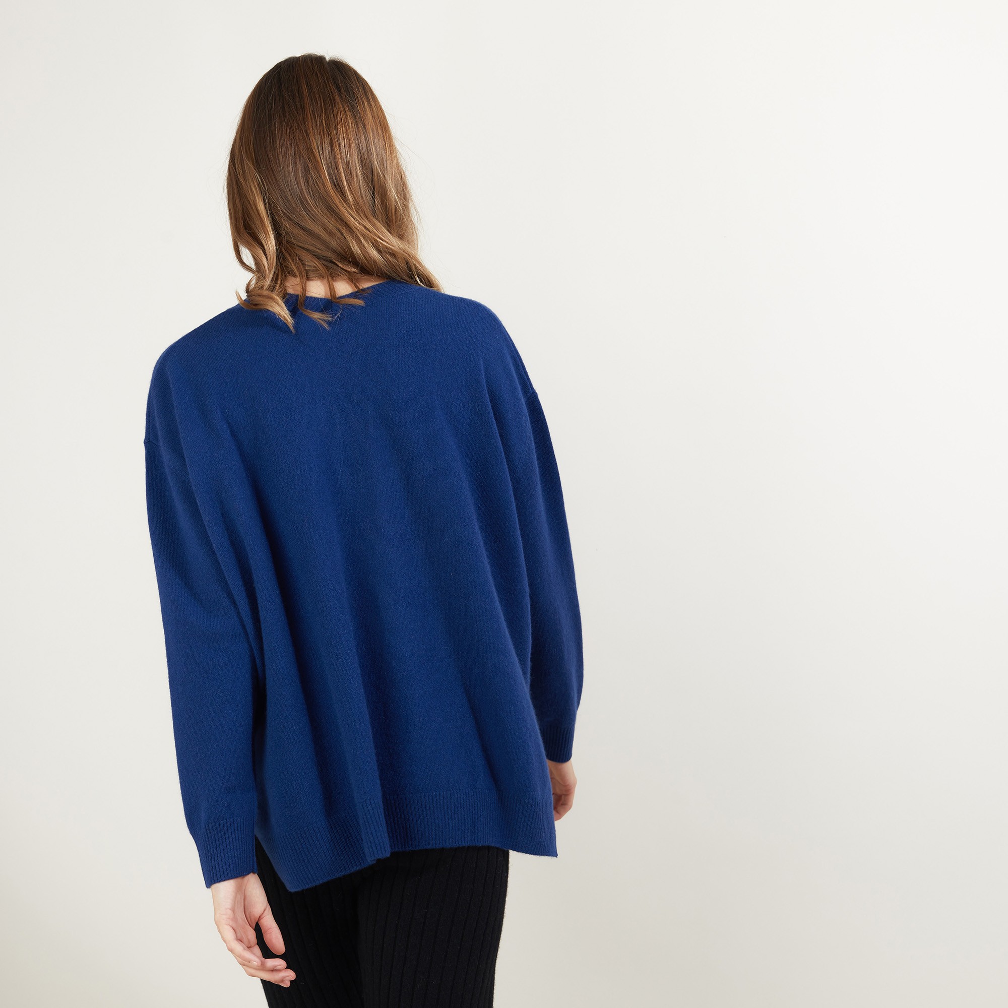 V-neck cashmere sweater with slits - Brendao