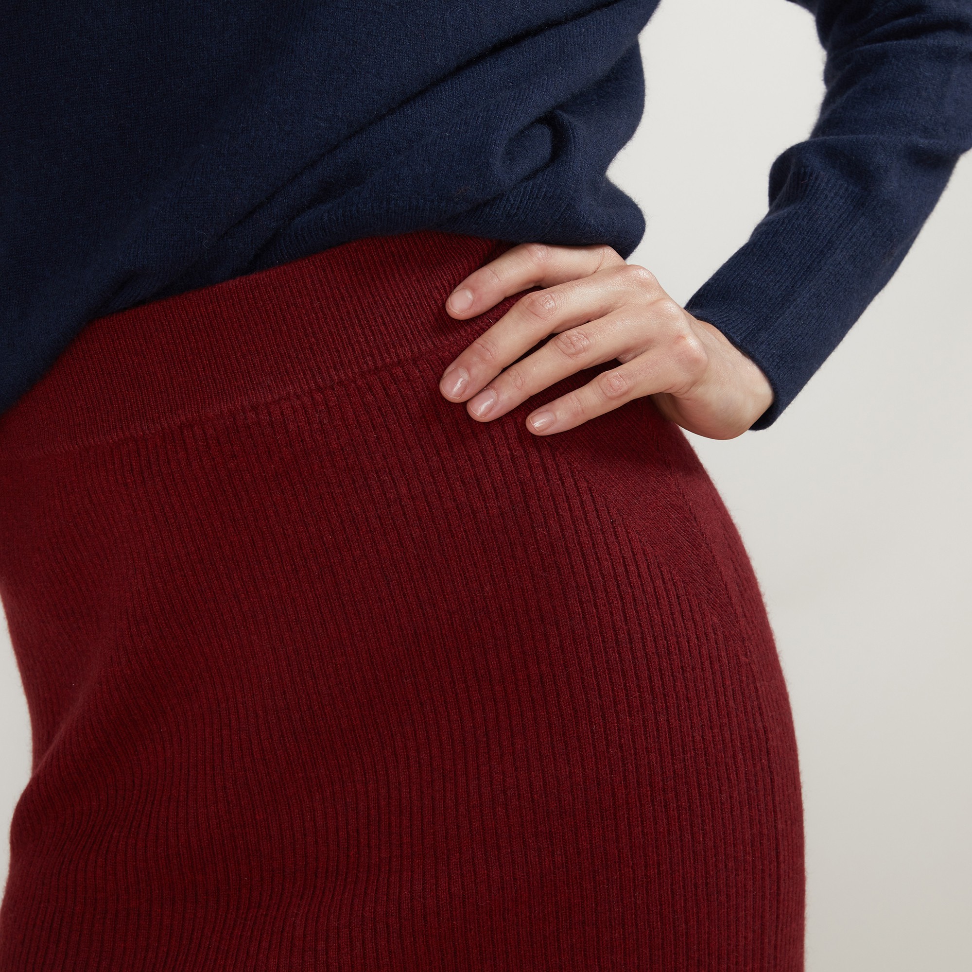 100% cashmere straight skirt.GRENADE