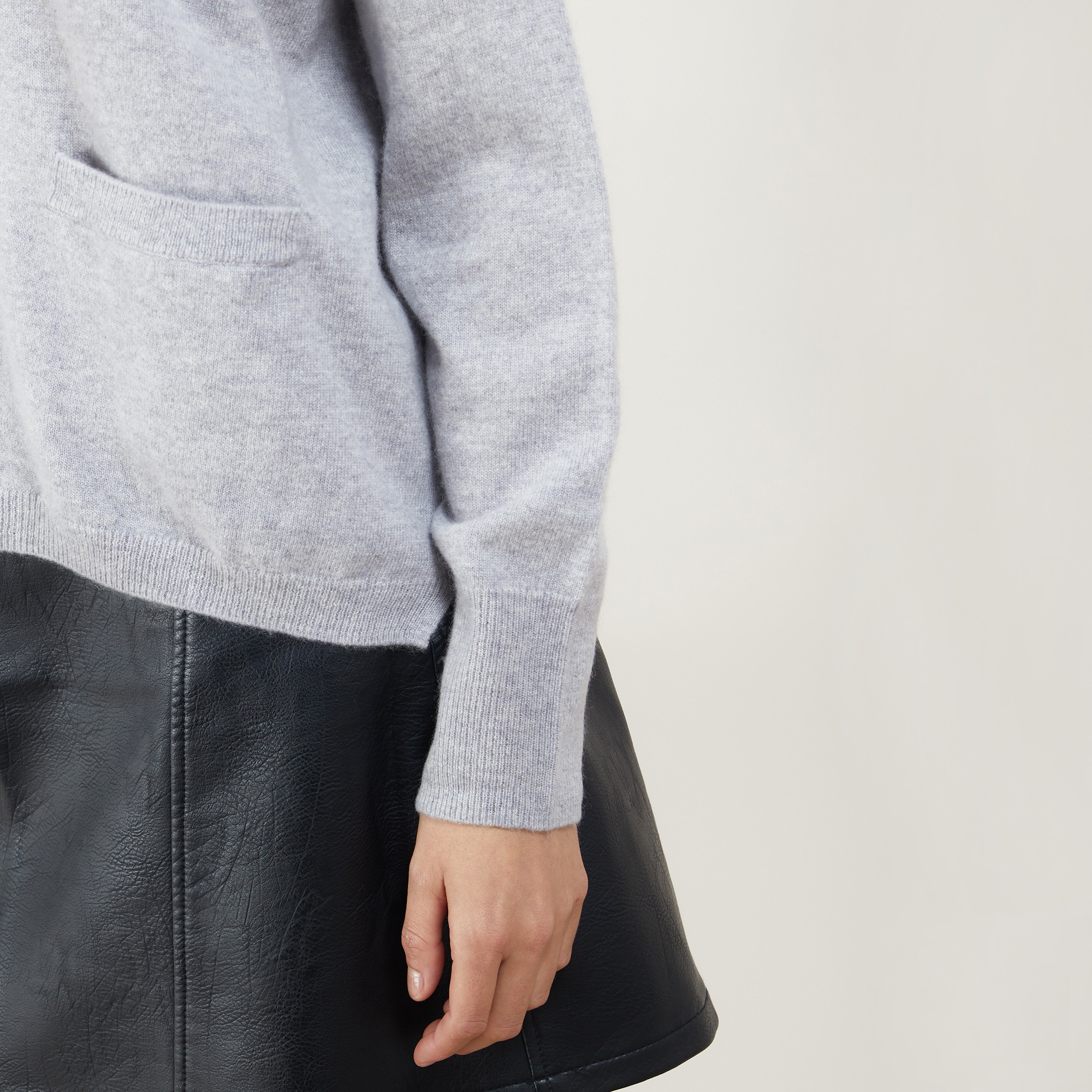 Pull court col V en cachemire - Balba 7013 vapeur - 09 Gris moyen