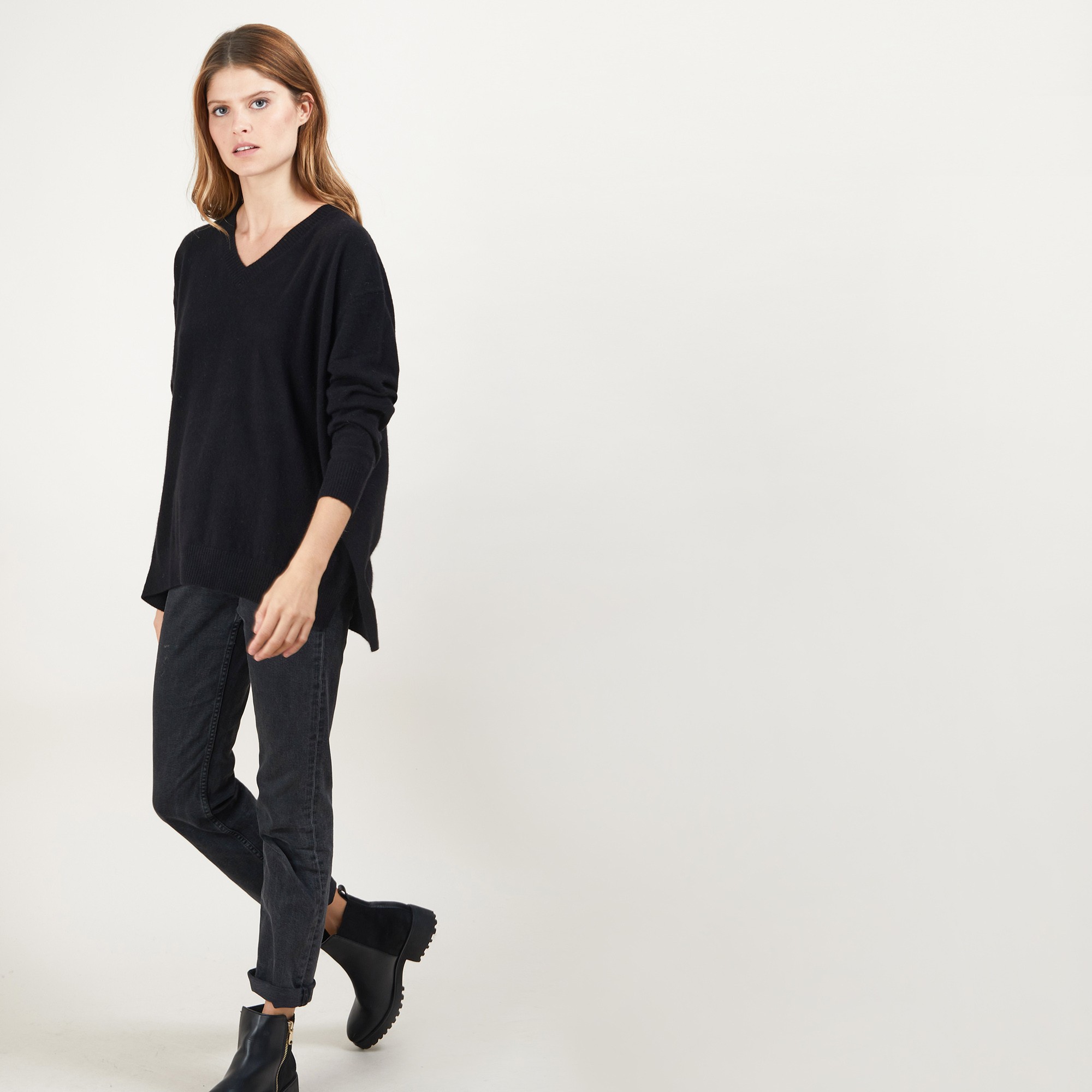 V-neck cashmere sweater with slits - Brendao