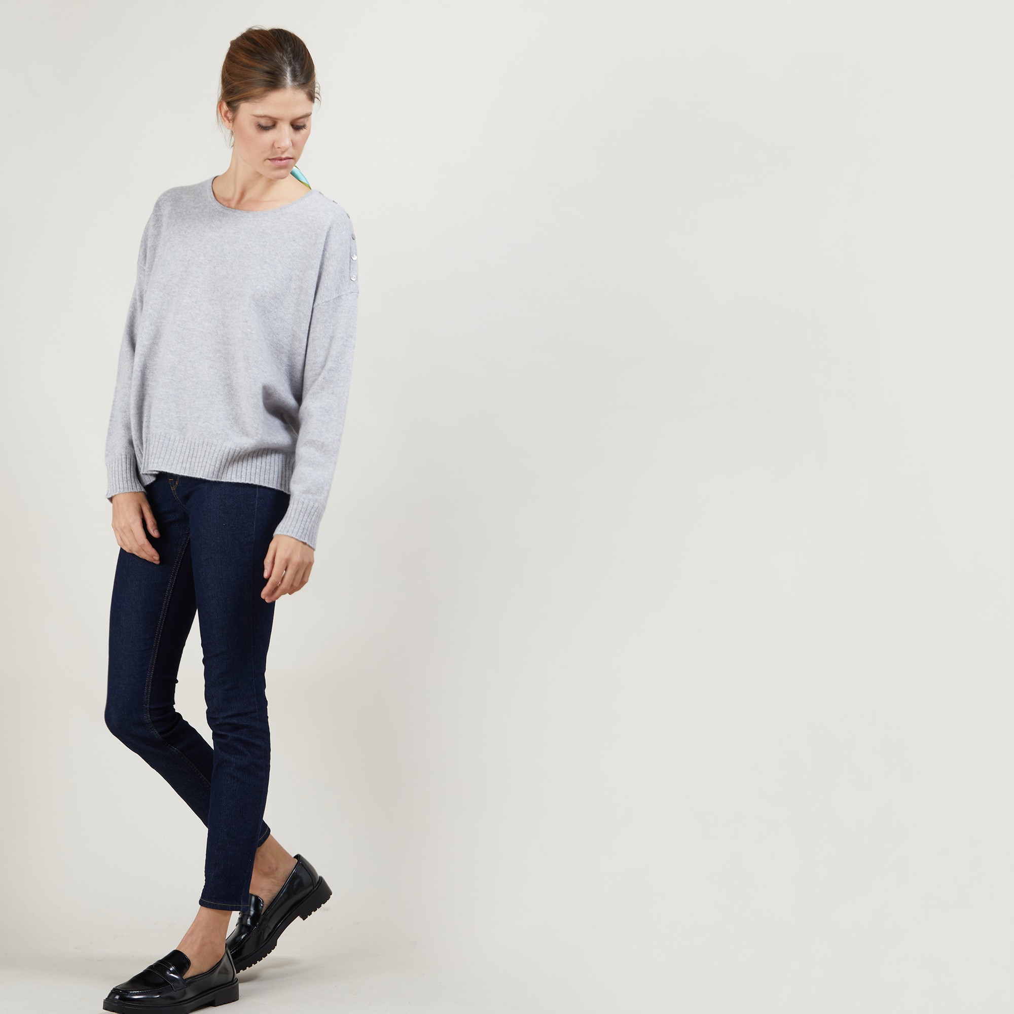 Pull ample en cachemire boutons épaule - Brook 7013 vapeur - 09 Gris moyen