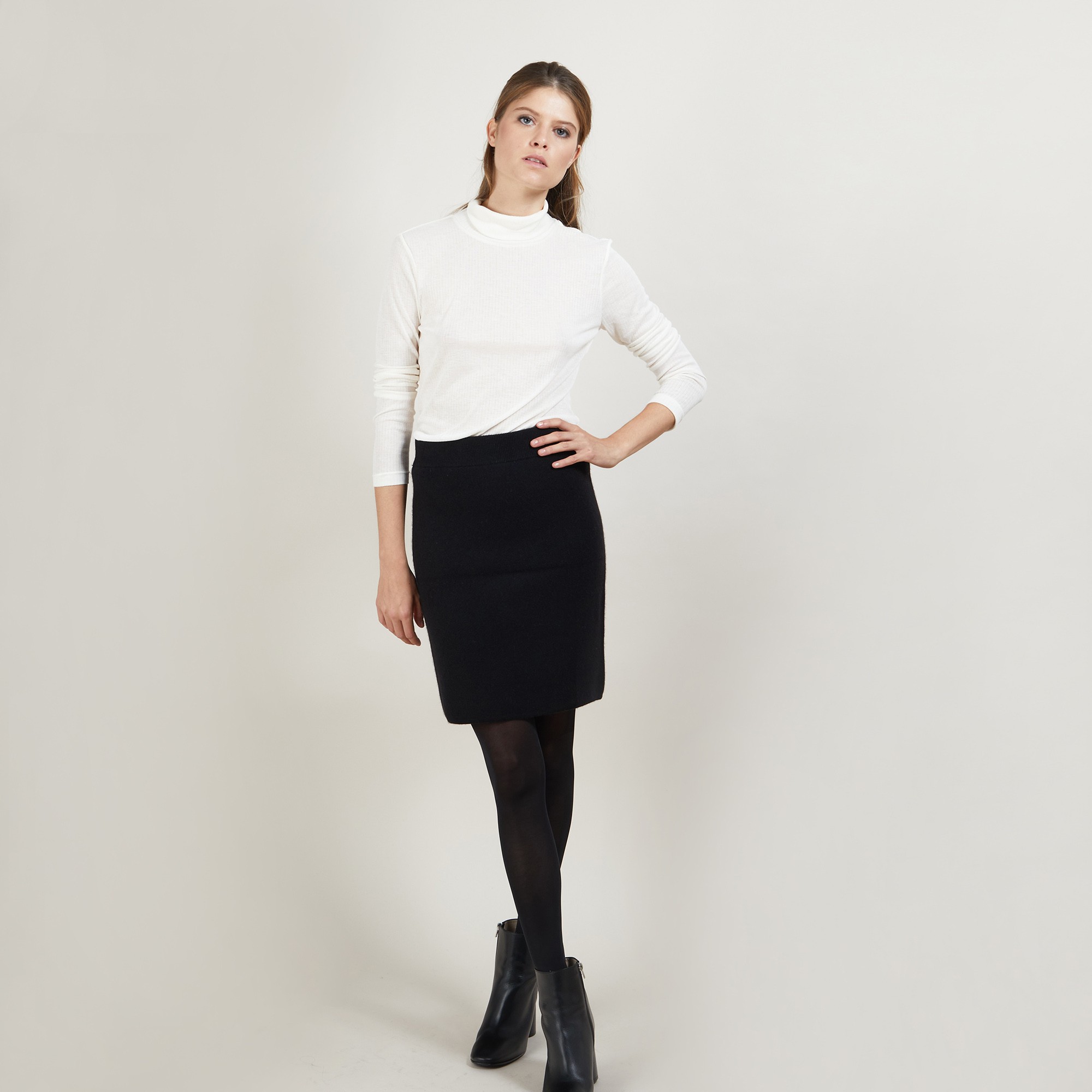 Short cashmere skirt - France