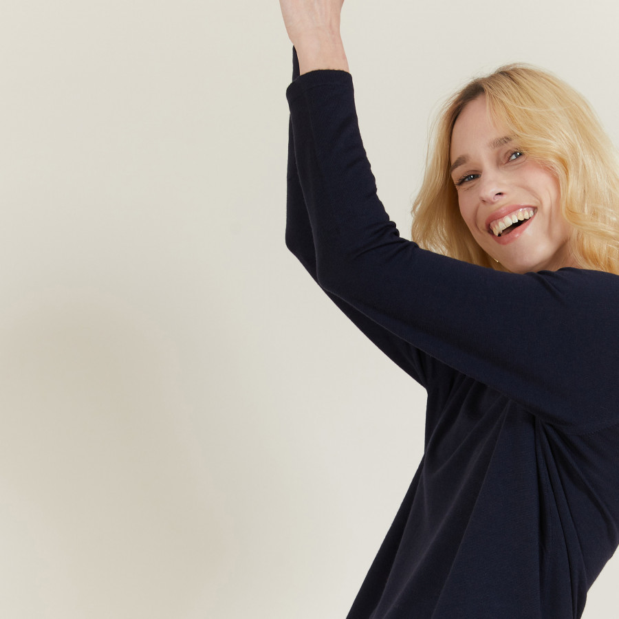 Suéter longo de lã merino com decote em V - Cité