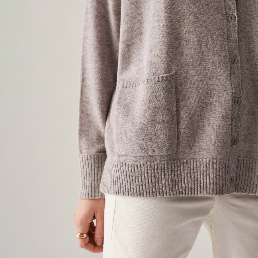 Cardigan de cashmere com decote em V e botões, bolsos - Achilla