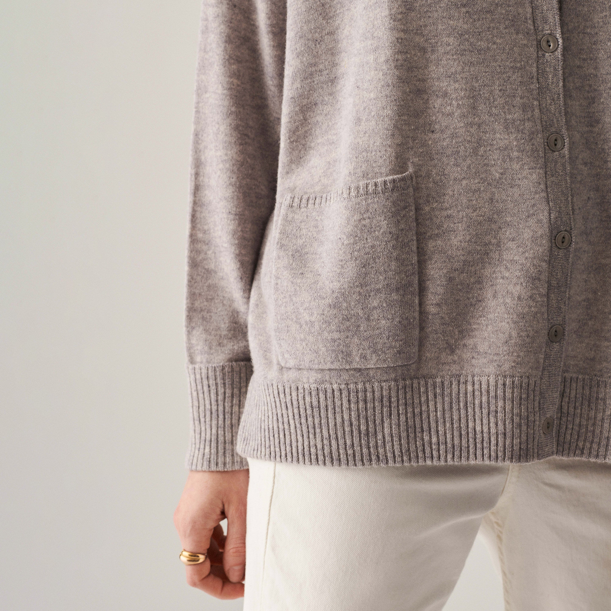 Buttoned V-neck cardigan with cashmere pockets - Achille