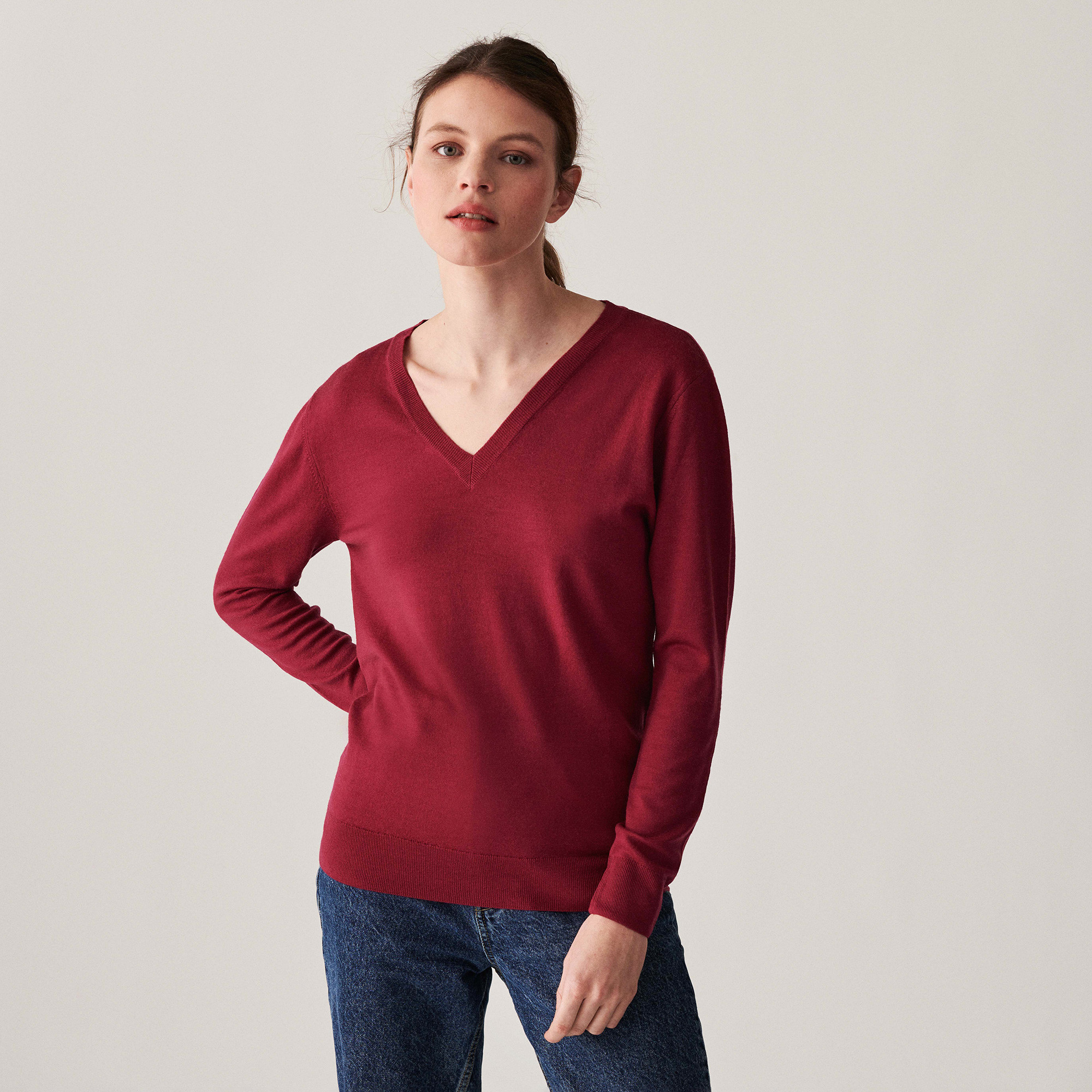 V-neck sweater in merino wool with ribbed edges - Arya
