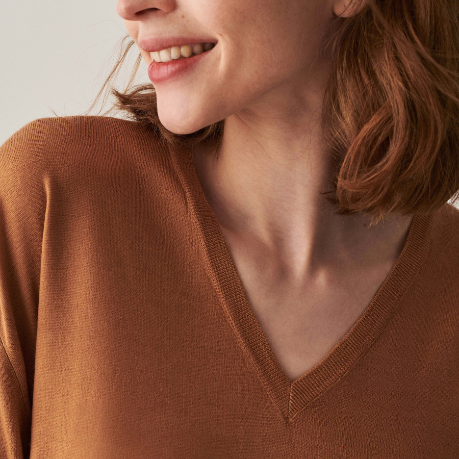Merino wool V-neck sweater with slits - Aurora