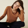 Pull col V en laine mérinos finitions bord côtes - Arya  7430 noisette - 88 Camel