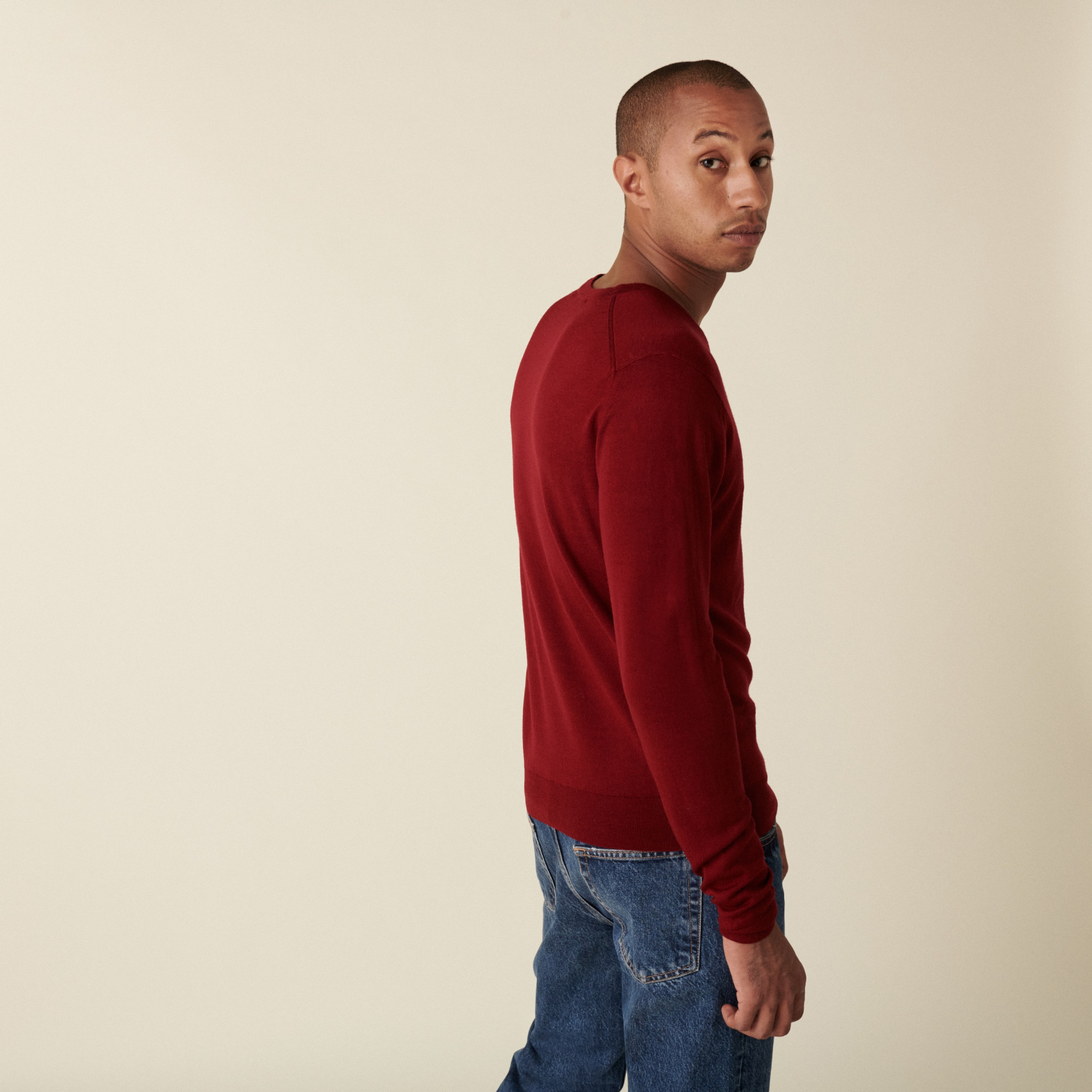 Pull col V avec logo en laine mérinos - Elmo 7481 cerise - 51 Bordeaux