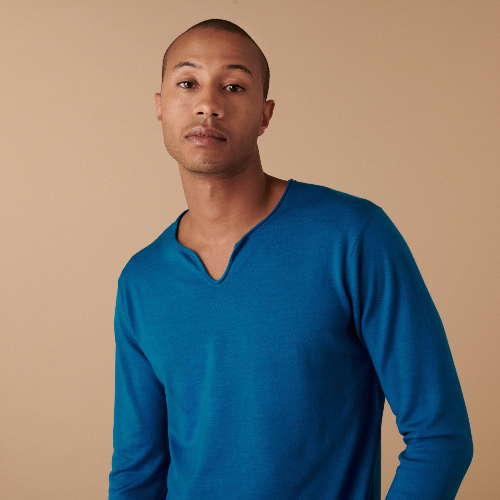 Pull col tunisien avec logo en laine mérinos - Ethan 7443 Paon - 06 Bleu moyen