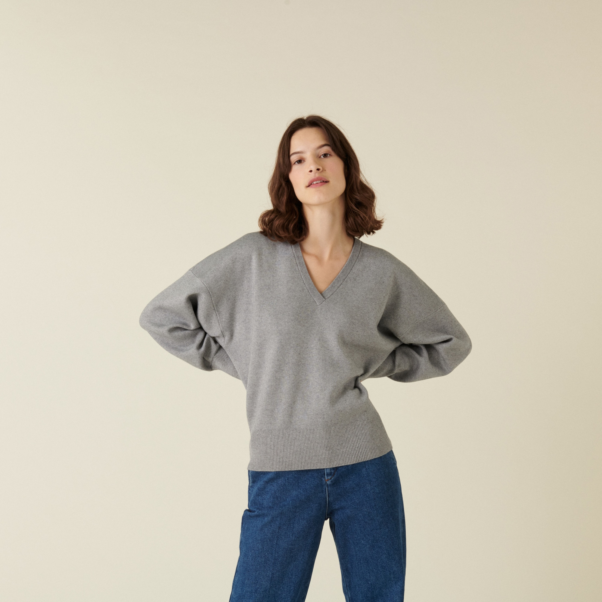 Loose-fit V-neck sweater with rib edges - Alderic
