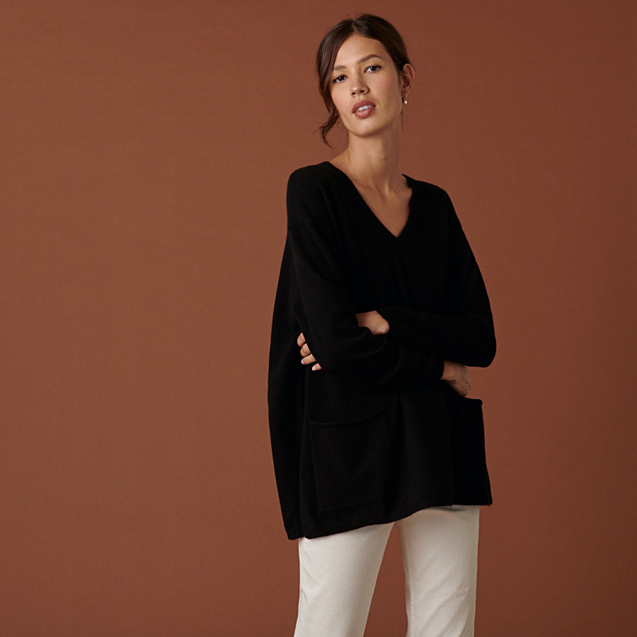 V-neck cashmere sweater with side slits - Accacia