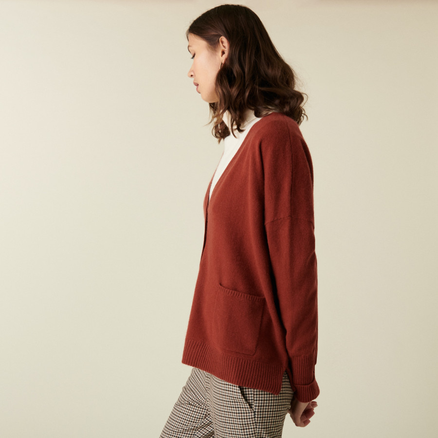Buttoned V-neck cardigan with cashmere pockets - Achilla