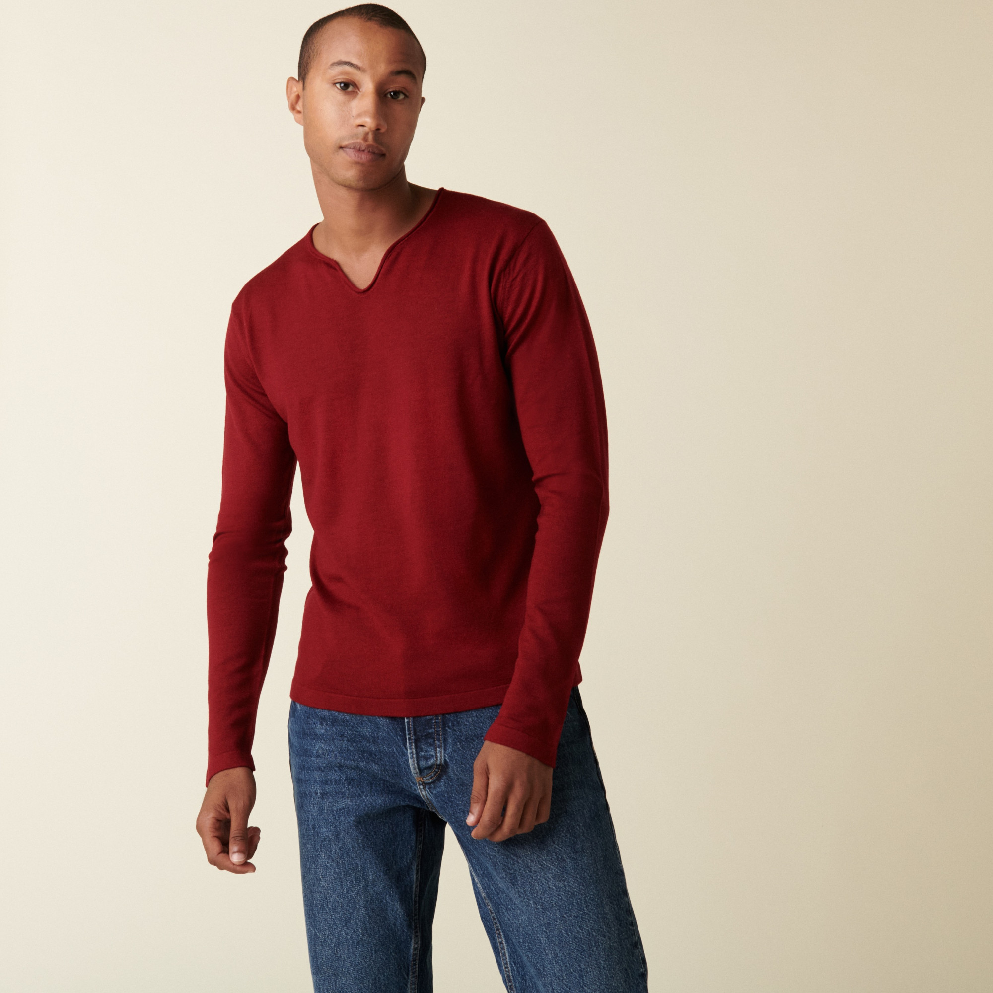 Pull col tunisien avec logo en laine mérinos - Ethan 7481 Cerise - 51 Bordeaux