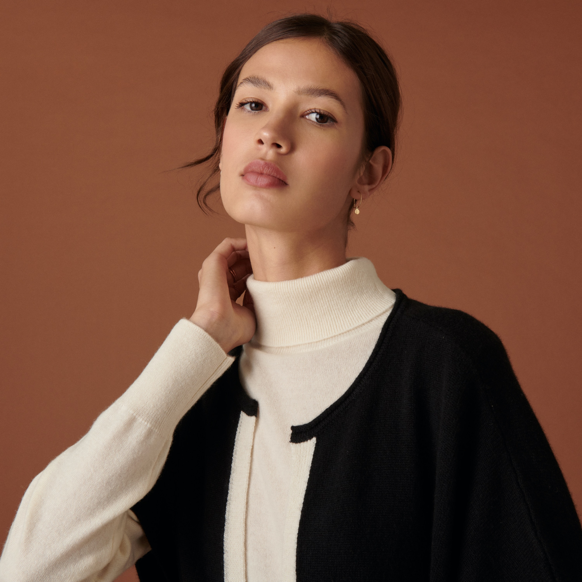 Cape sans manches en cachemire - Clarisse 7596 noir/ecru - 01 Noir