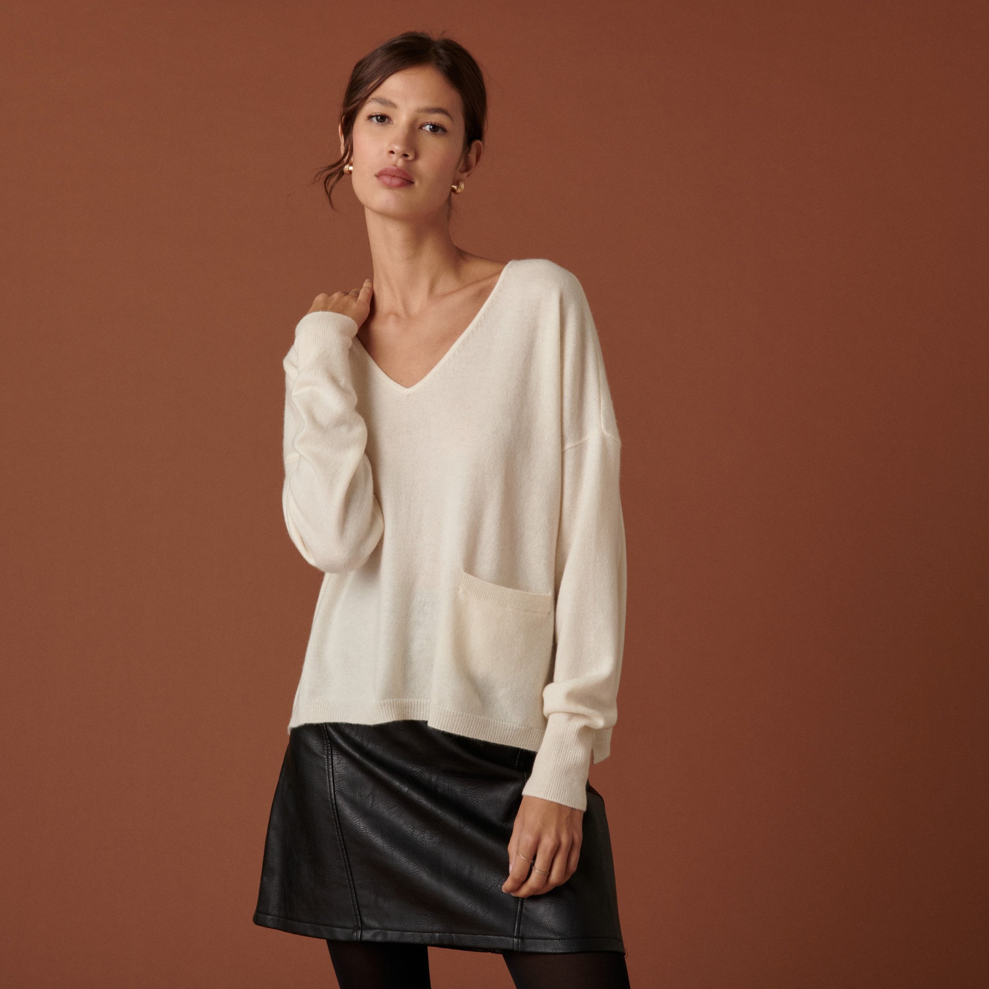Short cashmere V-neck sweater with pockets - Balba
