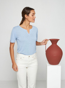 T-shirt col tunisien en lin flammé - Bohême 7642 horizon - 04 Bleu clair