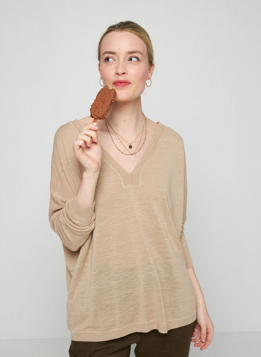 Oversized v-neck flamed linen t-shirt - Beja