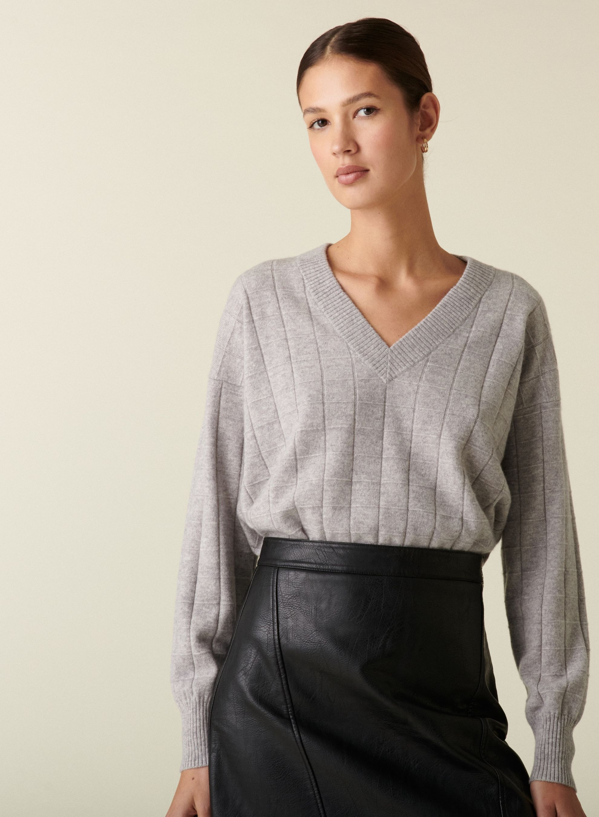 Cashmere V-neck knitted sweater - Canelle
