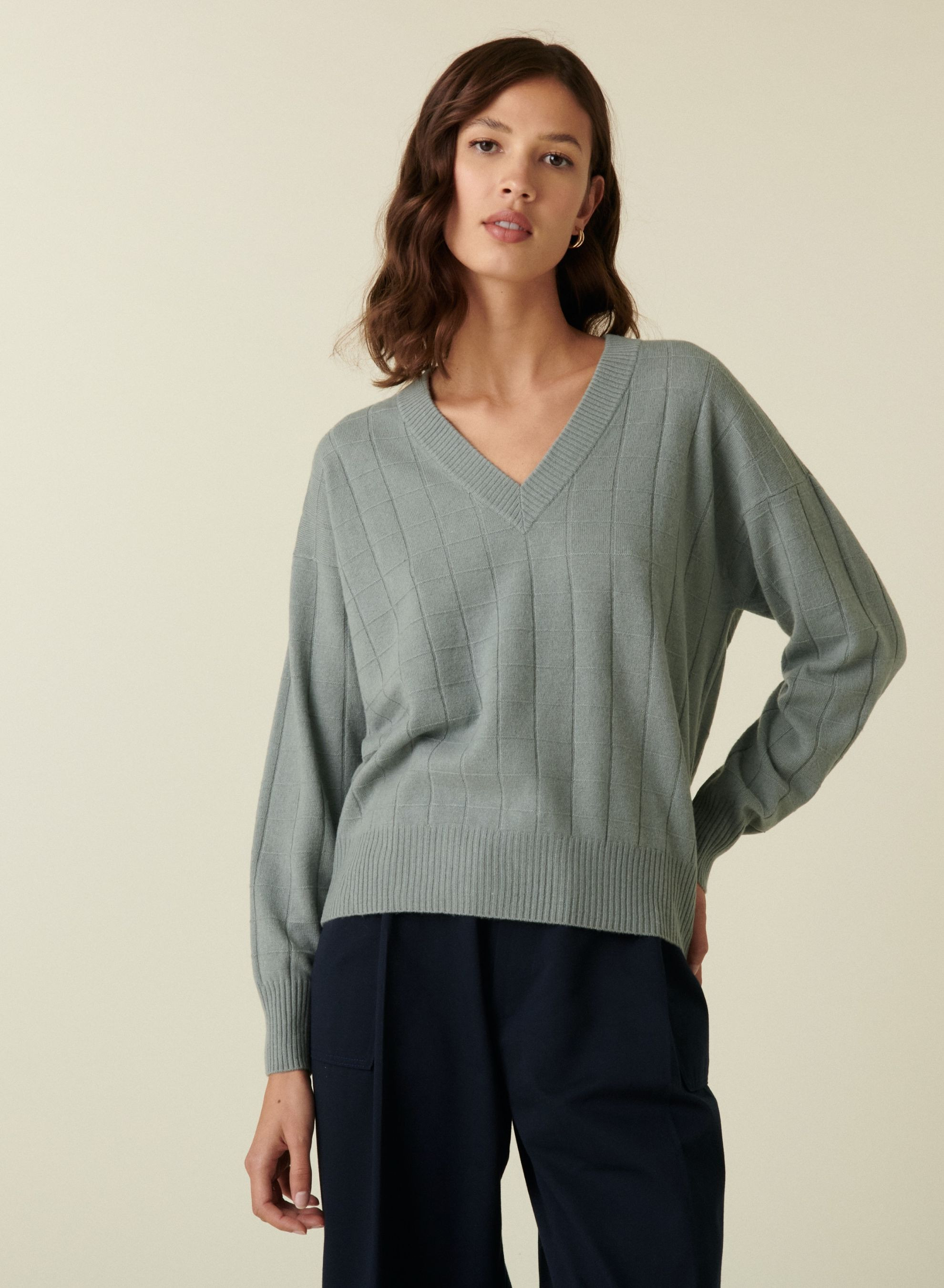 Cashmere V-neck knitted sweater - Canelle