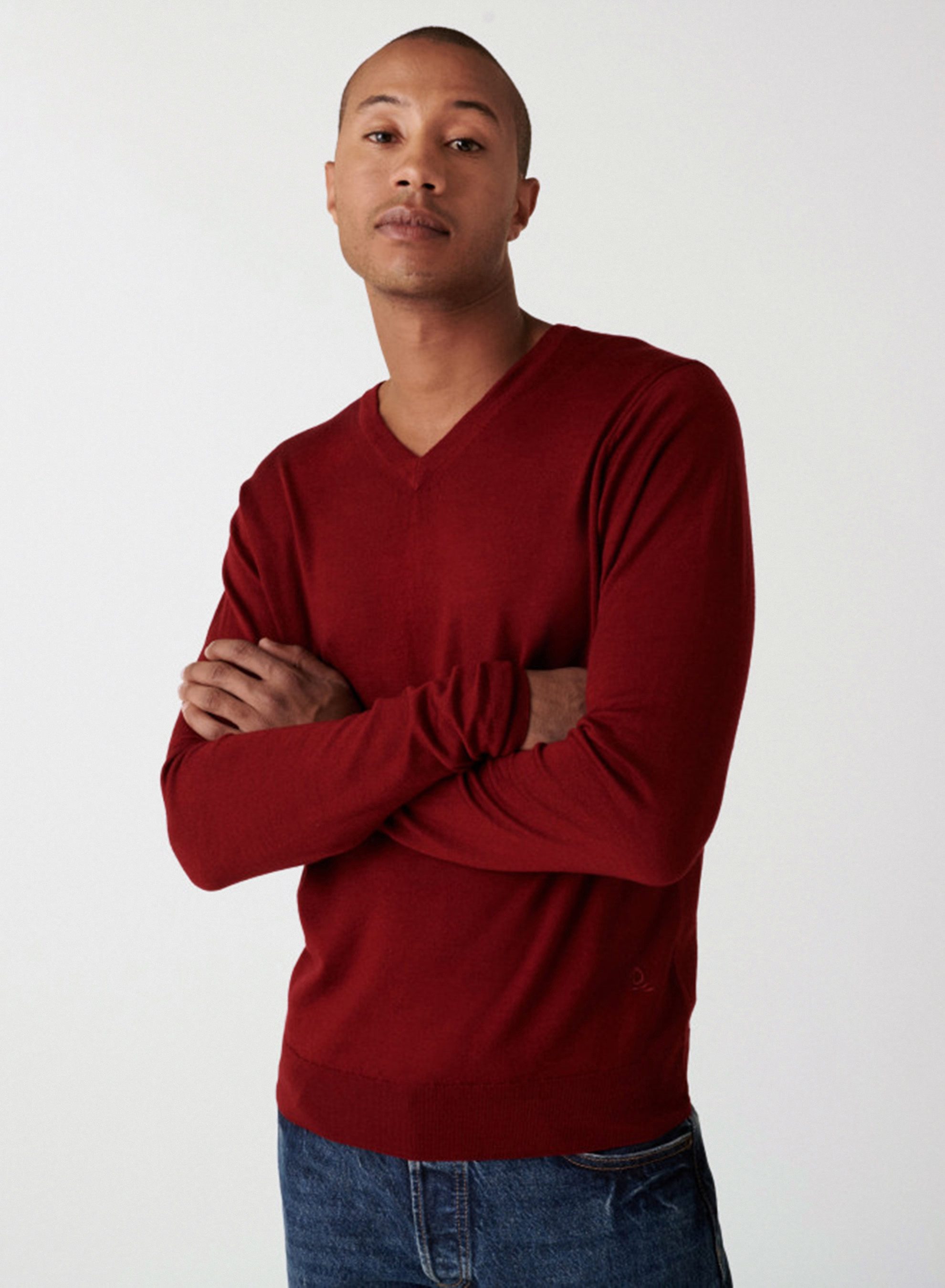 Pull col V avec logo en laine mérinos - Elmo 7481 cerise - 51 Bordeaux