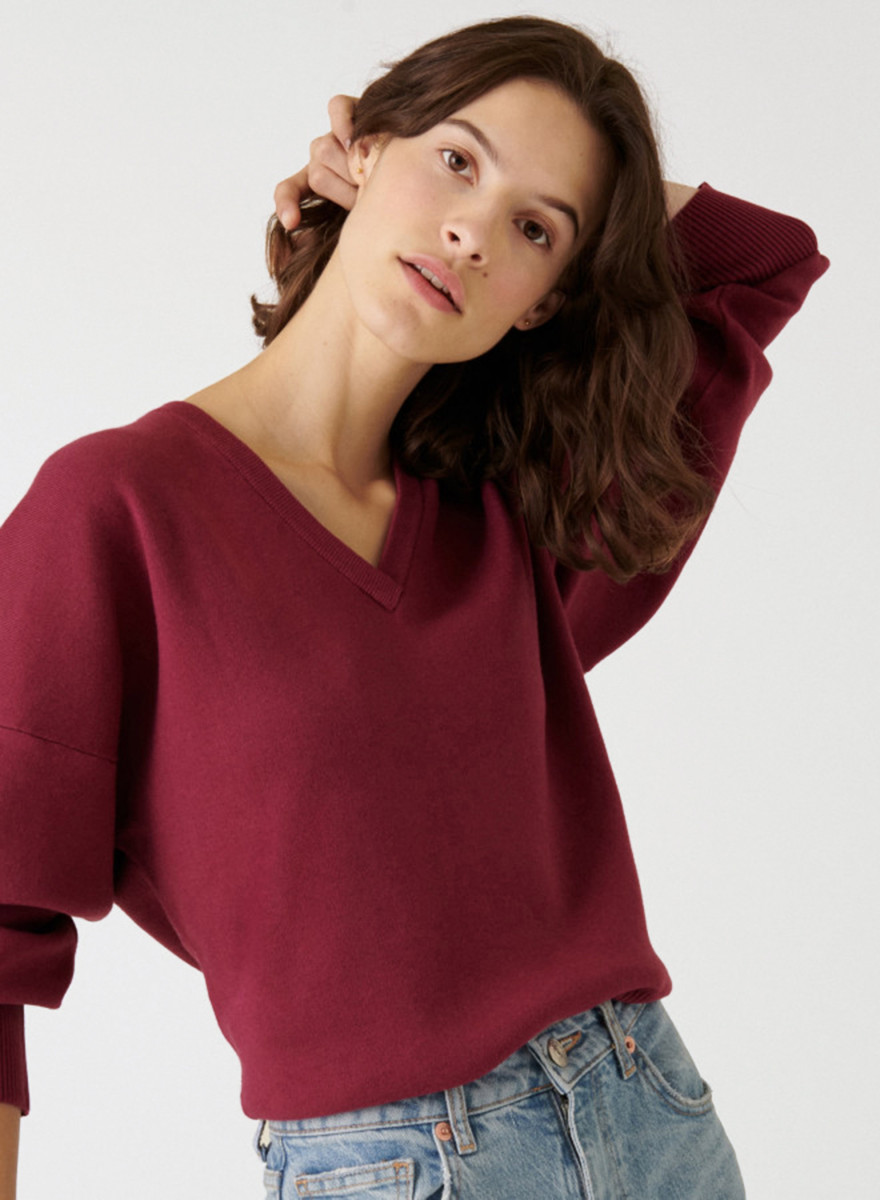  	Pull ample col V finition bords côtes - Alderic 7482 griotte - 17 Violet