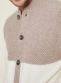 Veste boutonnée à poches en cachemire 4 fils - Farell 7949 ecru/grege - 82 Ecru