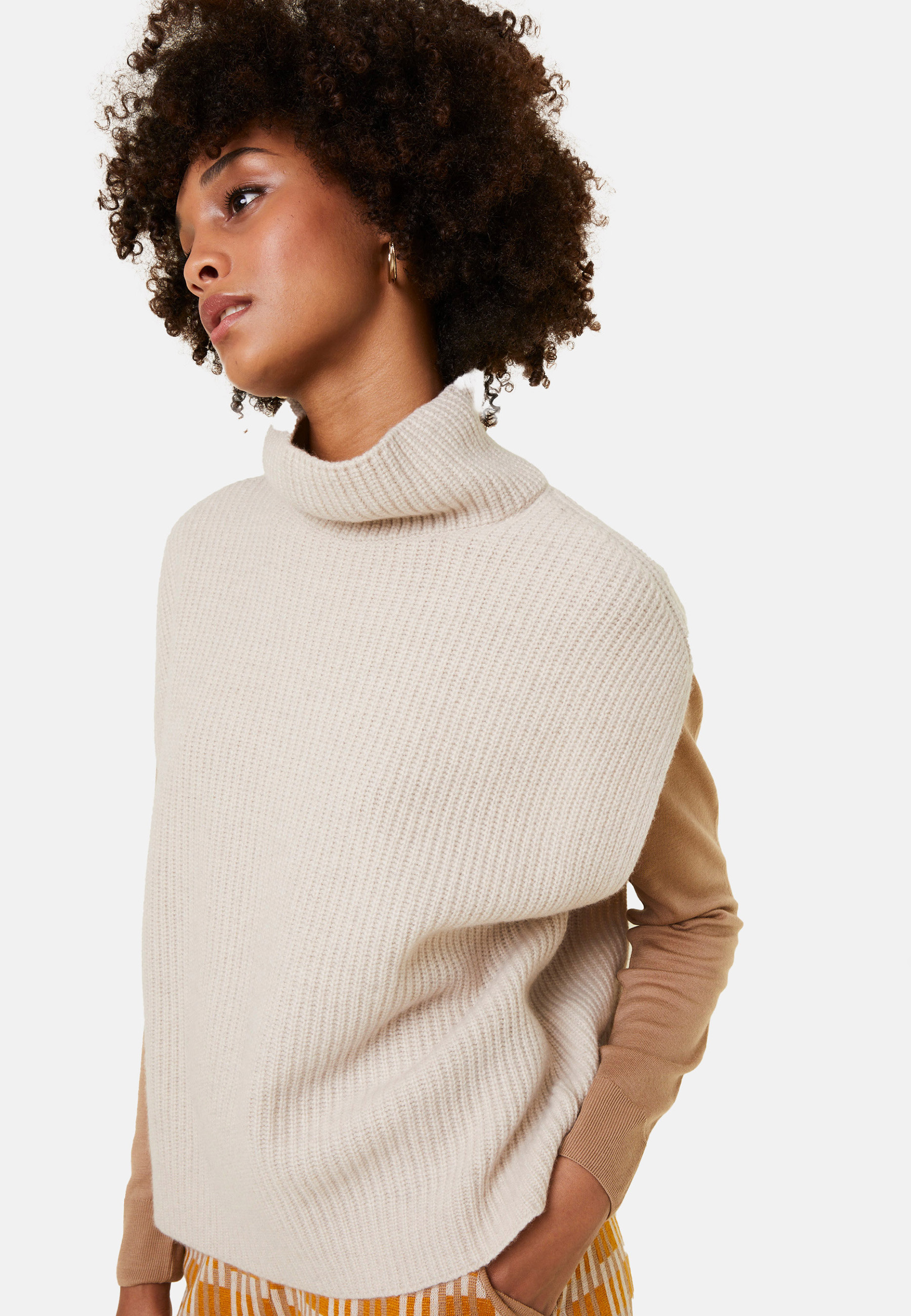 Pull col montant sans manches en cachemire et laine recyclés