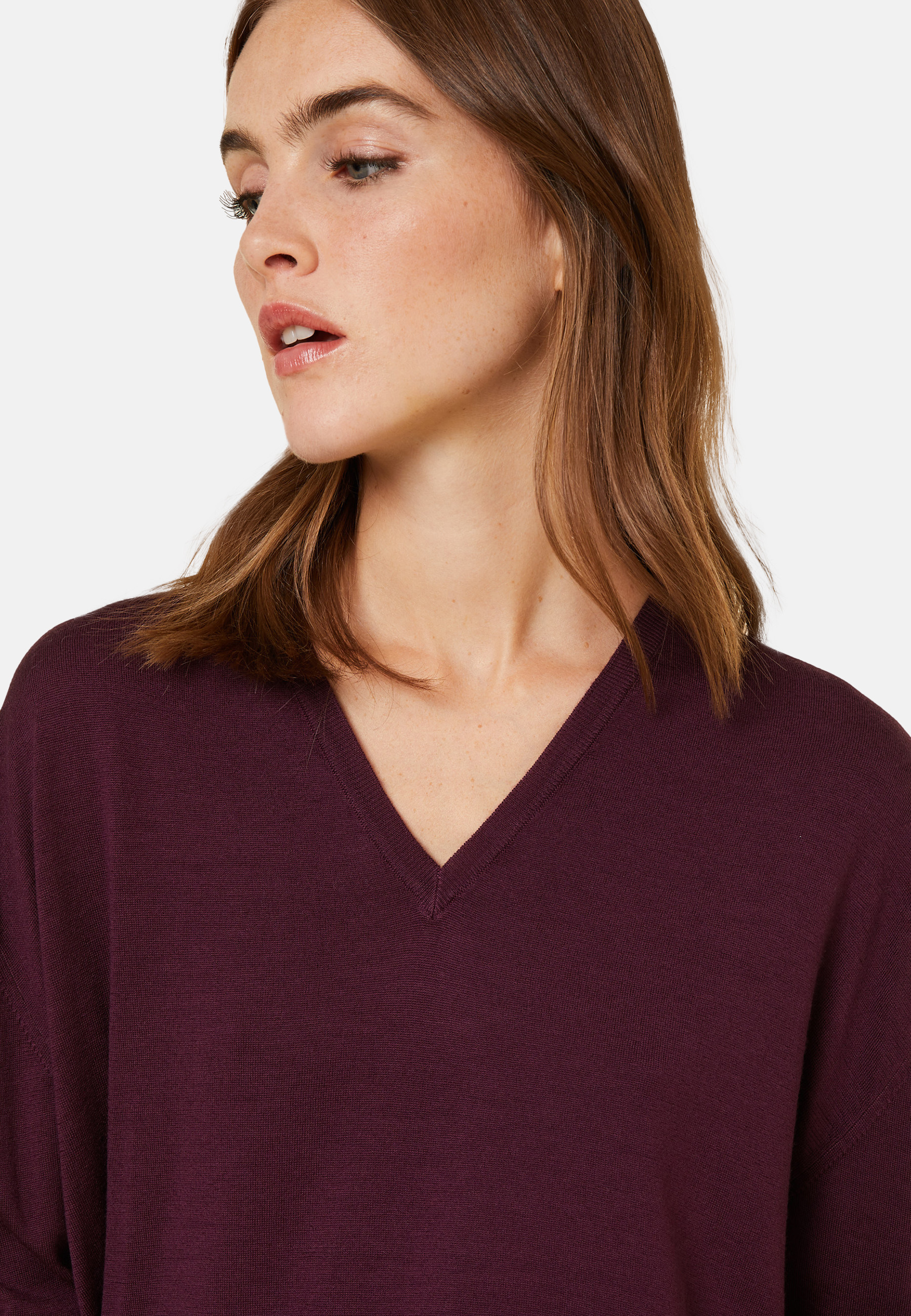 Merino wool V-neck sweater with slits - Aurora