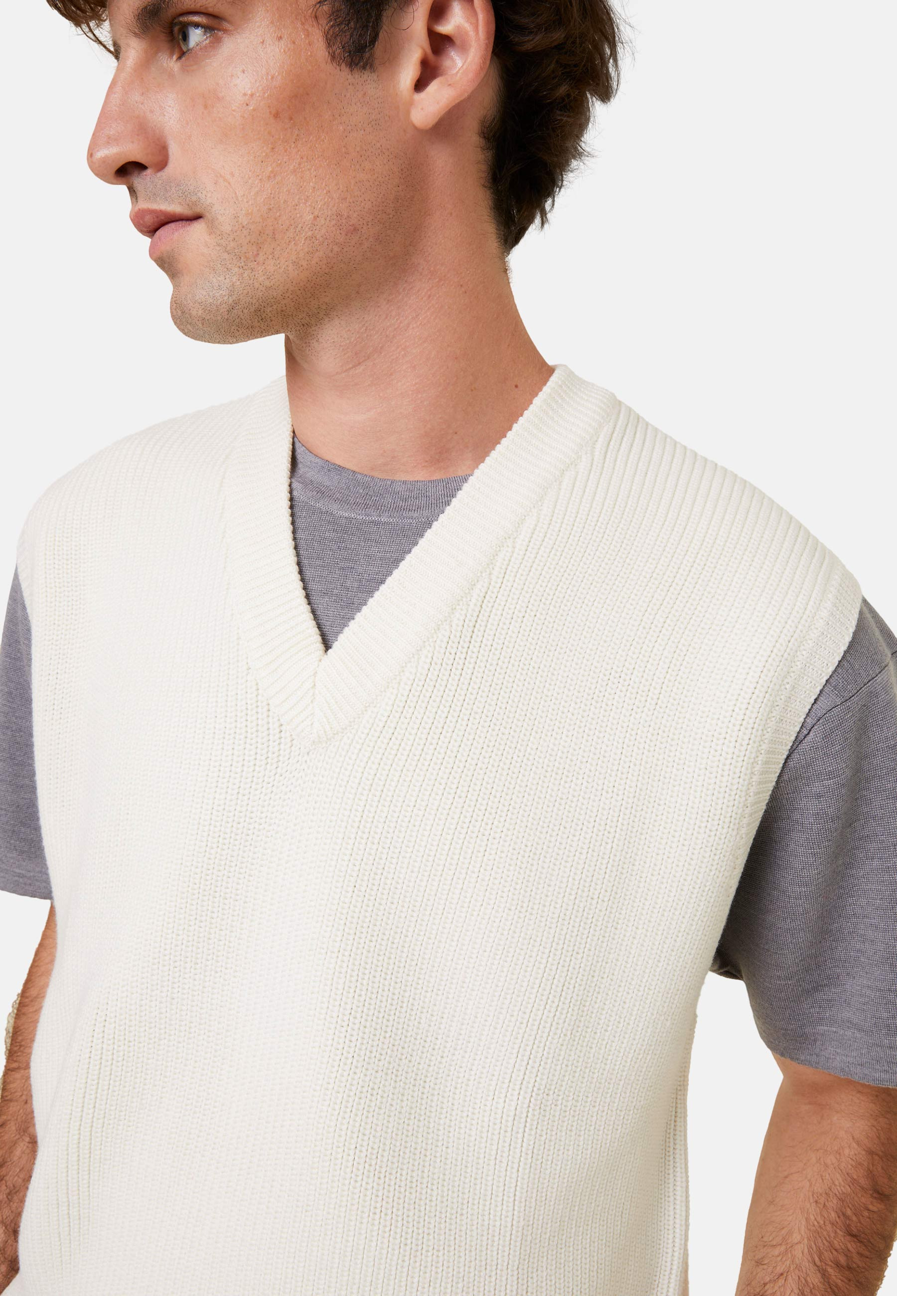 Sleeveless V-neck sweater in merino wool - Felipe