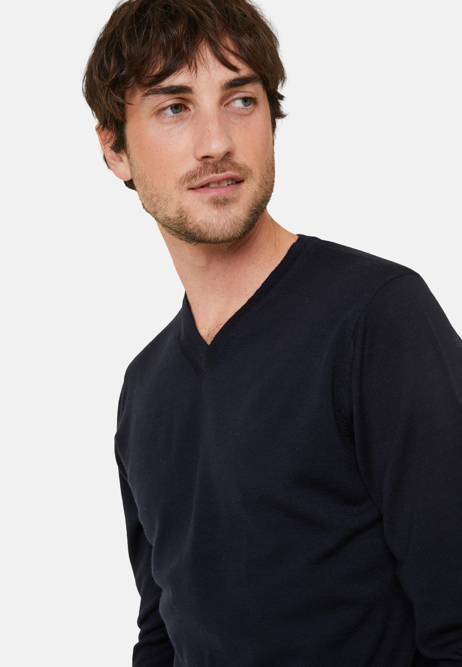 V-neck jumper in merino wool - Elmo