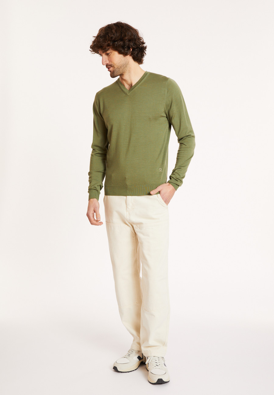 V-neck jumper in merino wool - Elmo