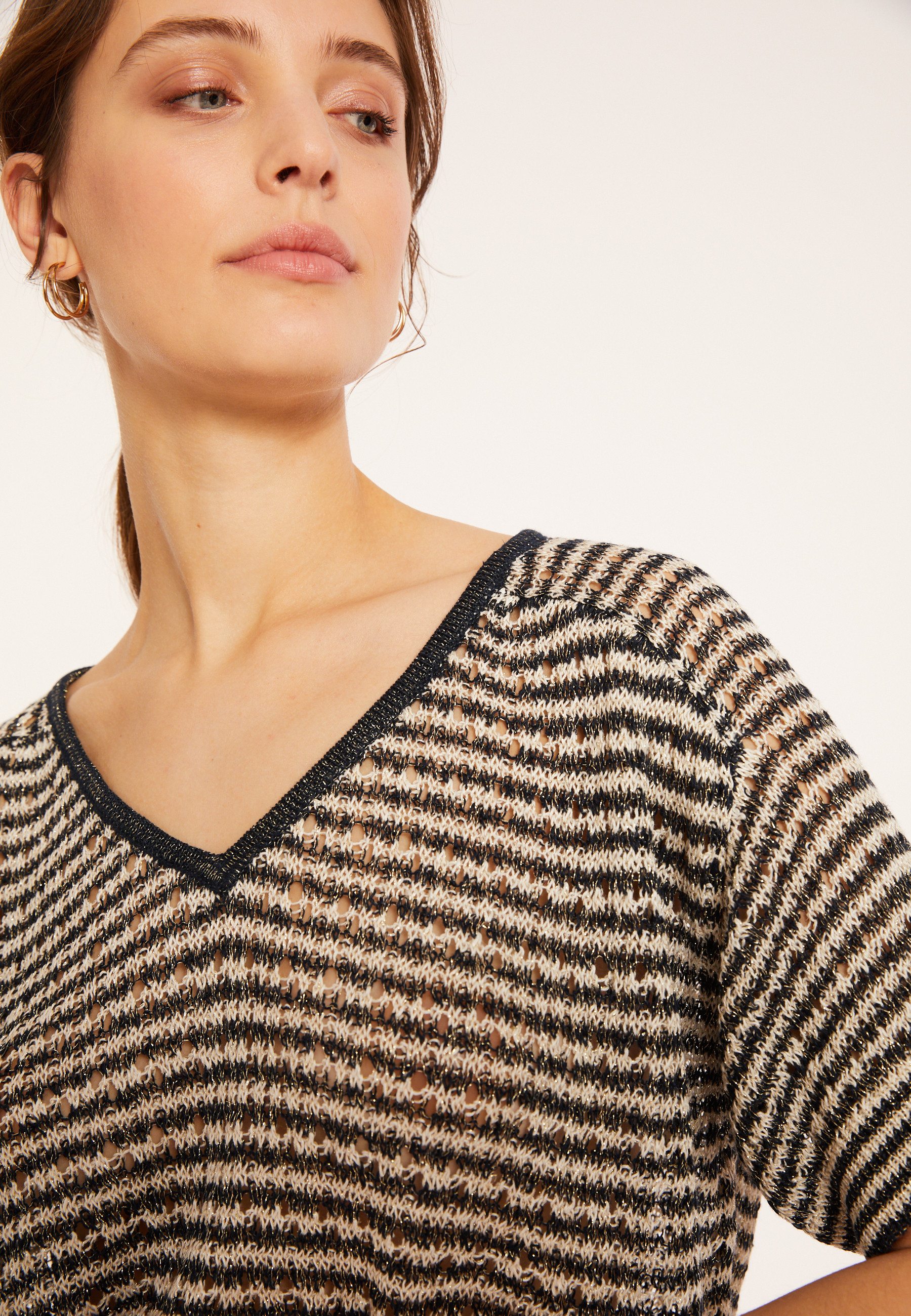 Openwork linen V-neck T-shirt - Marguerite