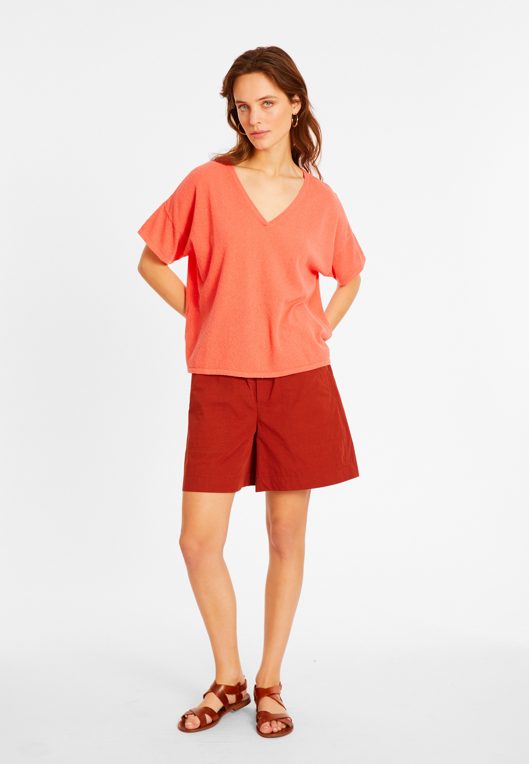 T-shirt ample col V en coton brossé - Maden 8072 corail - Rose foncé